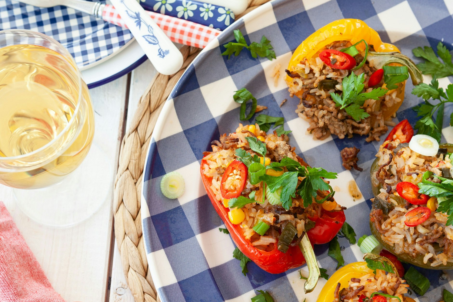 Omas gefüllte Paprika - so lecker, leicht gemacht!