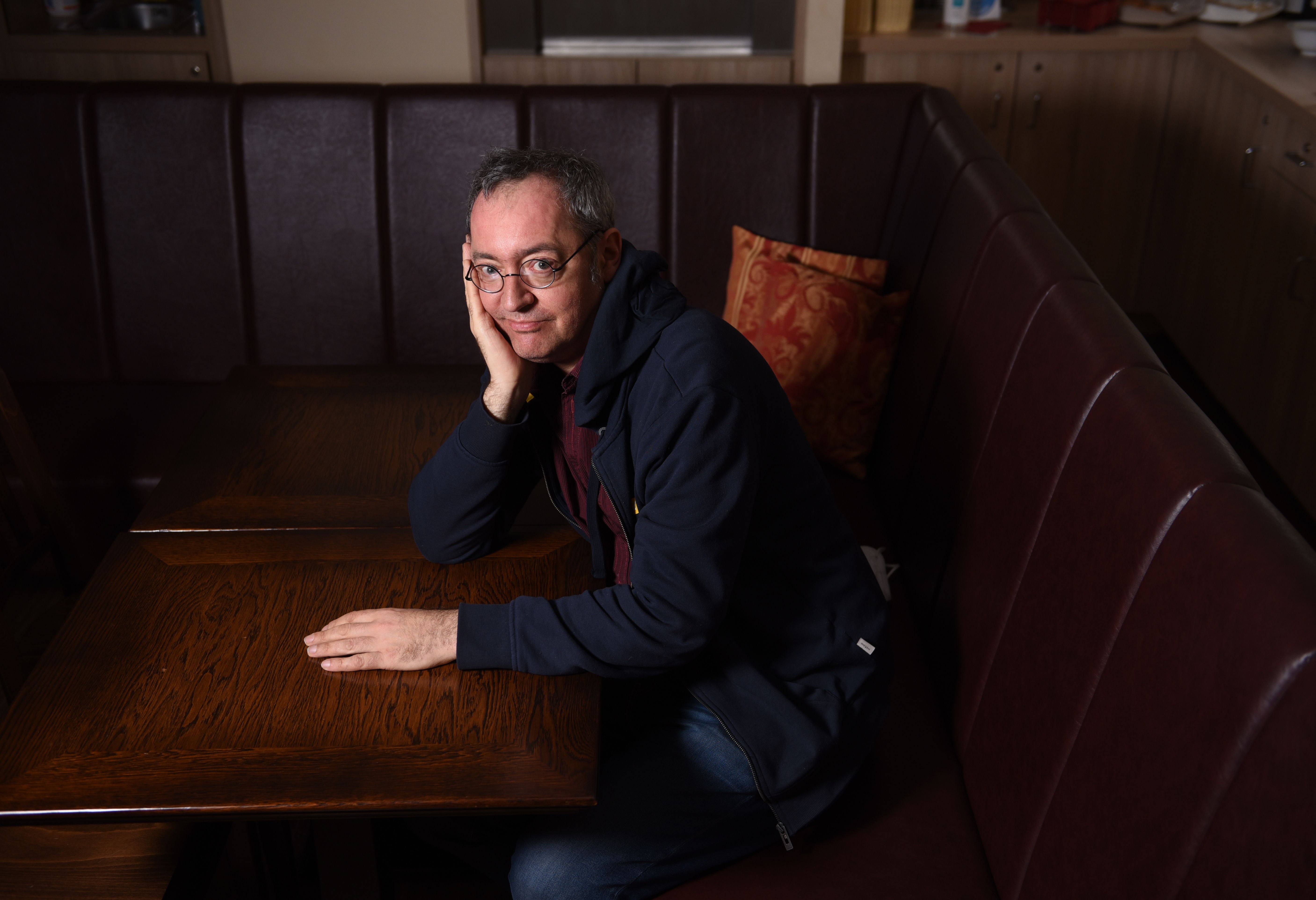 Schlaganfall! Rainald Grebe sagt ALLE Konzert-Termine ab