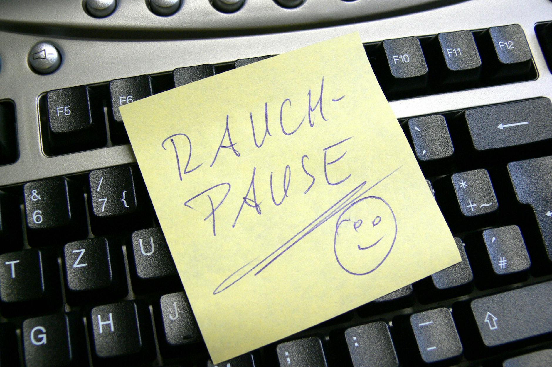 69 Prozent nehmen sich zum Rauchen zusätzliche Pausen.