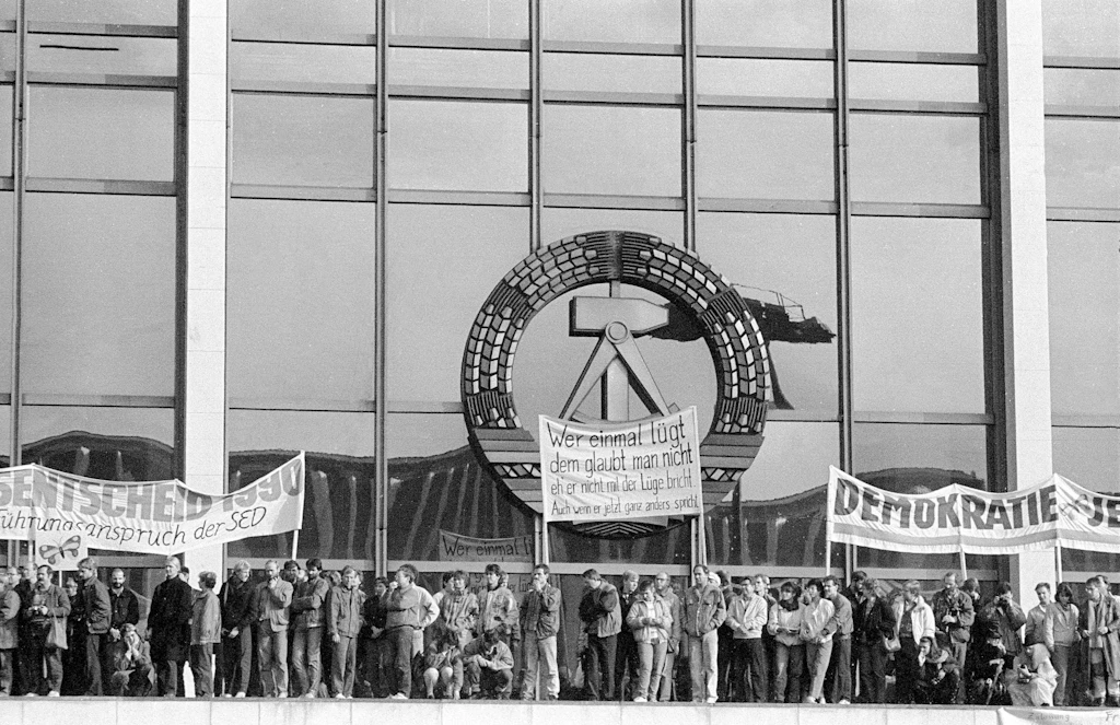 Tempelhof-Schöneberg: Ausstellung zur Friedlichen Revolution in der DDR startet