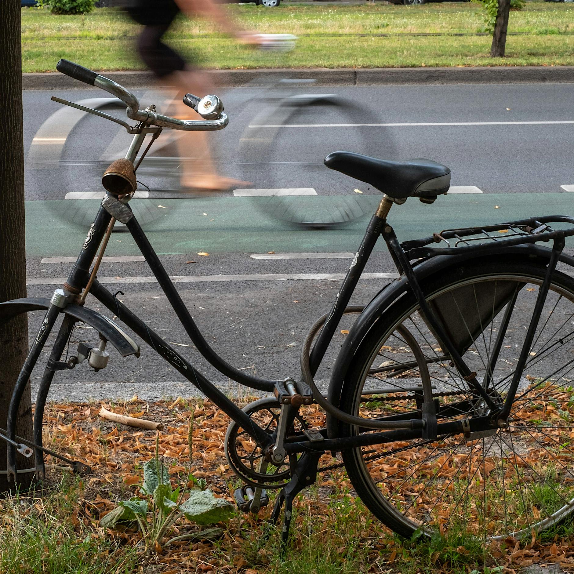 Berliner Straßenbild: Die Schrotträder vom Helmholtzkiez in Pankow