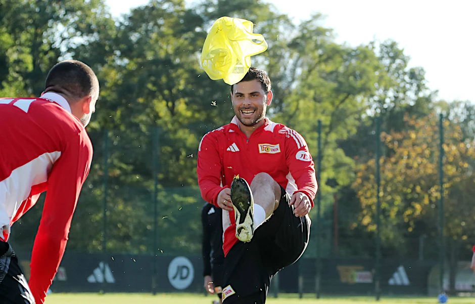 Gute Laune bei Unions Stürmer Kevin Volland im Training. Er freut sich mächtig auf sein Comeback gegen Frankfurt.