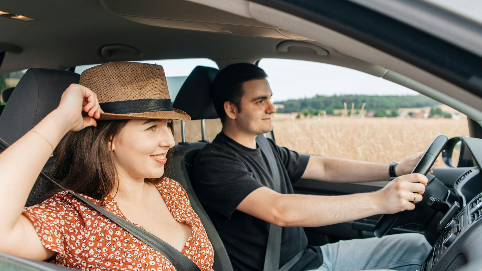 Frauen haben im Auto schon deshalb ein höheres Verletzungsrisiko, weil sie häufiger Beifahrerin sind.
