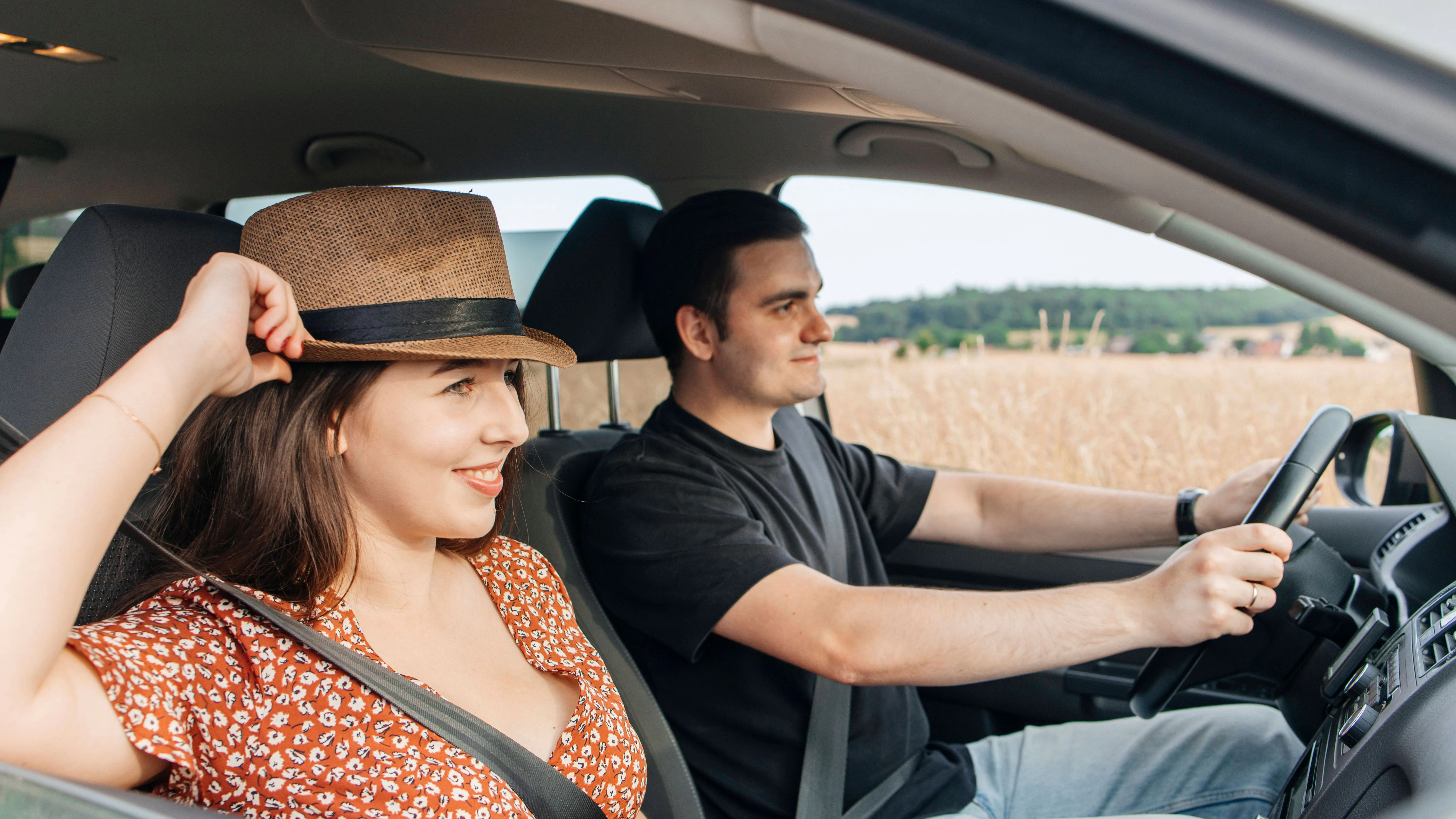 Frauen haben im Auto schon deshalb ein höheres Verletzungsrisiko, weil sie häufiger Beifahrerin sind. 