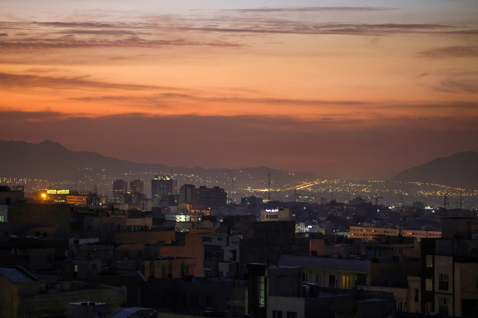 In der iranischen Hauptstadt Teheran selbst ist nach dem israelischen Angriff keine Zerstörung zu sehen. Israel will laut eigenen Angaben nur militärische Ziele angegriffen haben.
