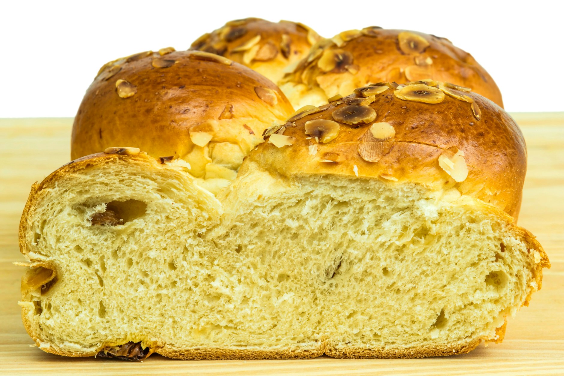 Hefezopf schmeckt nicht nur zur Osterzeit köstlich und ist ganz einfach gemacht.