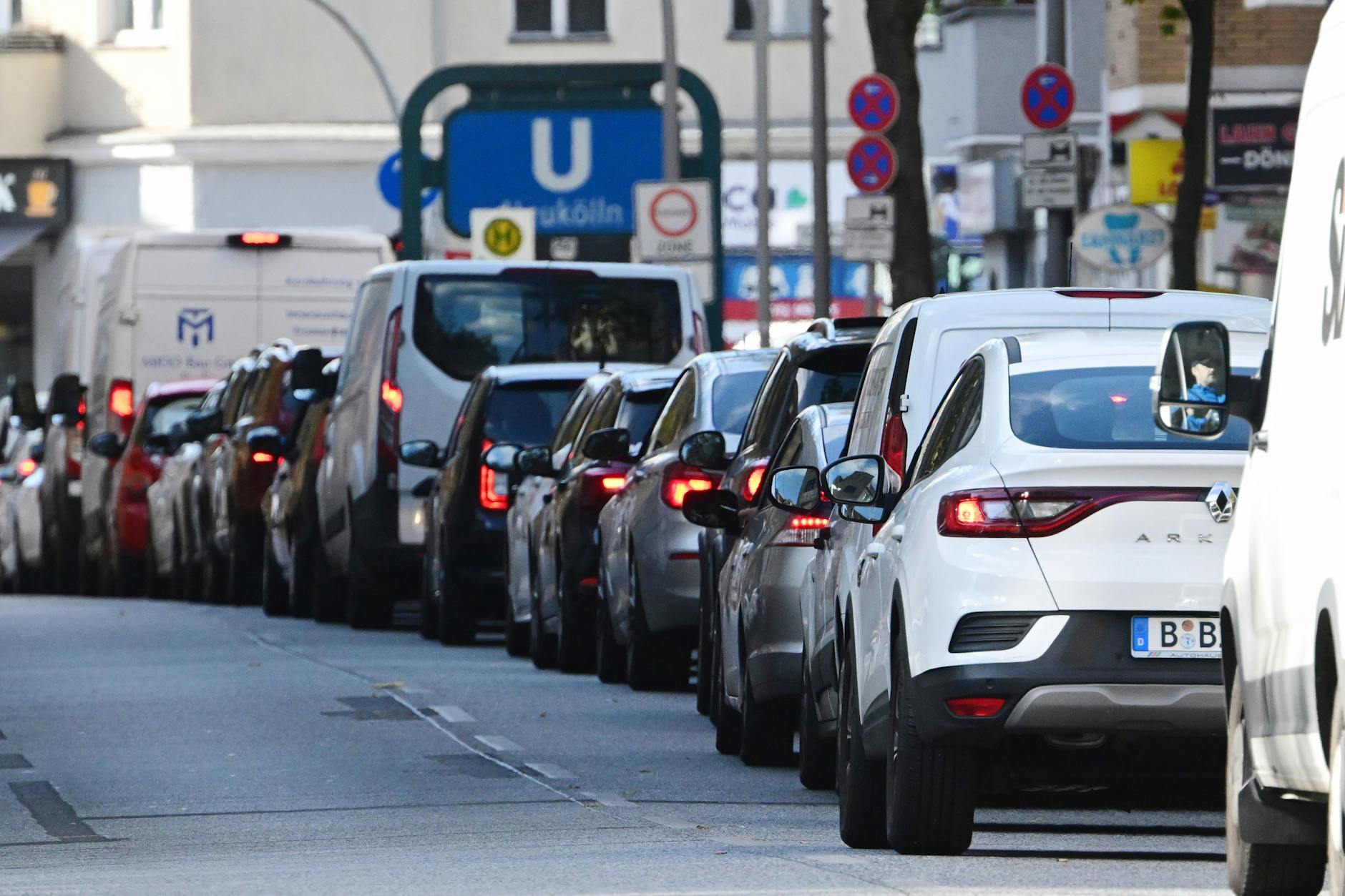 Sperrung Britzer Tunnel A100, fotografiert am 23.10.2024 in Berlin. Die VIZ und die Autobahn GmbH bieten auf ihren Webseiten laufend aktualisierte Hinweise zu Sperrungen und Umleitungsstrecken für alle Betroffenen.