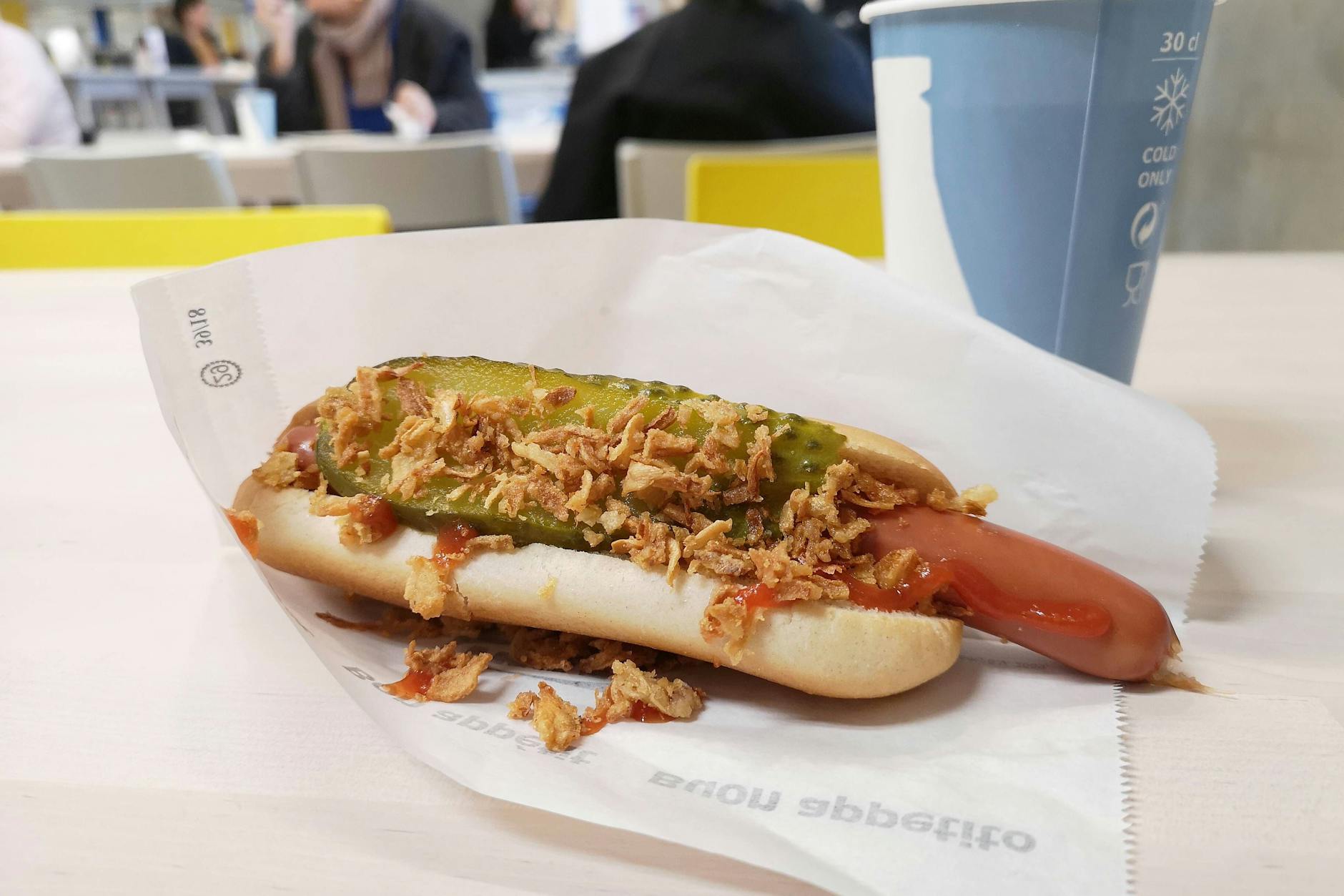 Mit einem simplen Trick gibt es den Ikea Hot Dog weiter für nur 1 Euro statt 2.