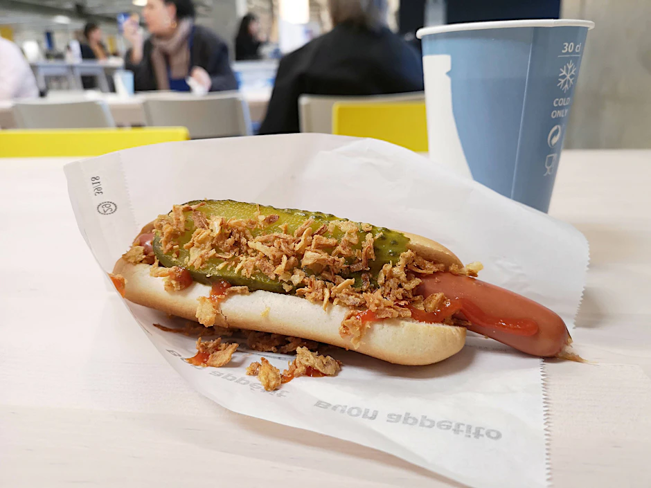 Mit einem simplen Trick gibt es den Ikea Hot Dog weiter für nur 1 Euro statt 2.