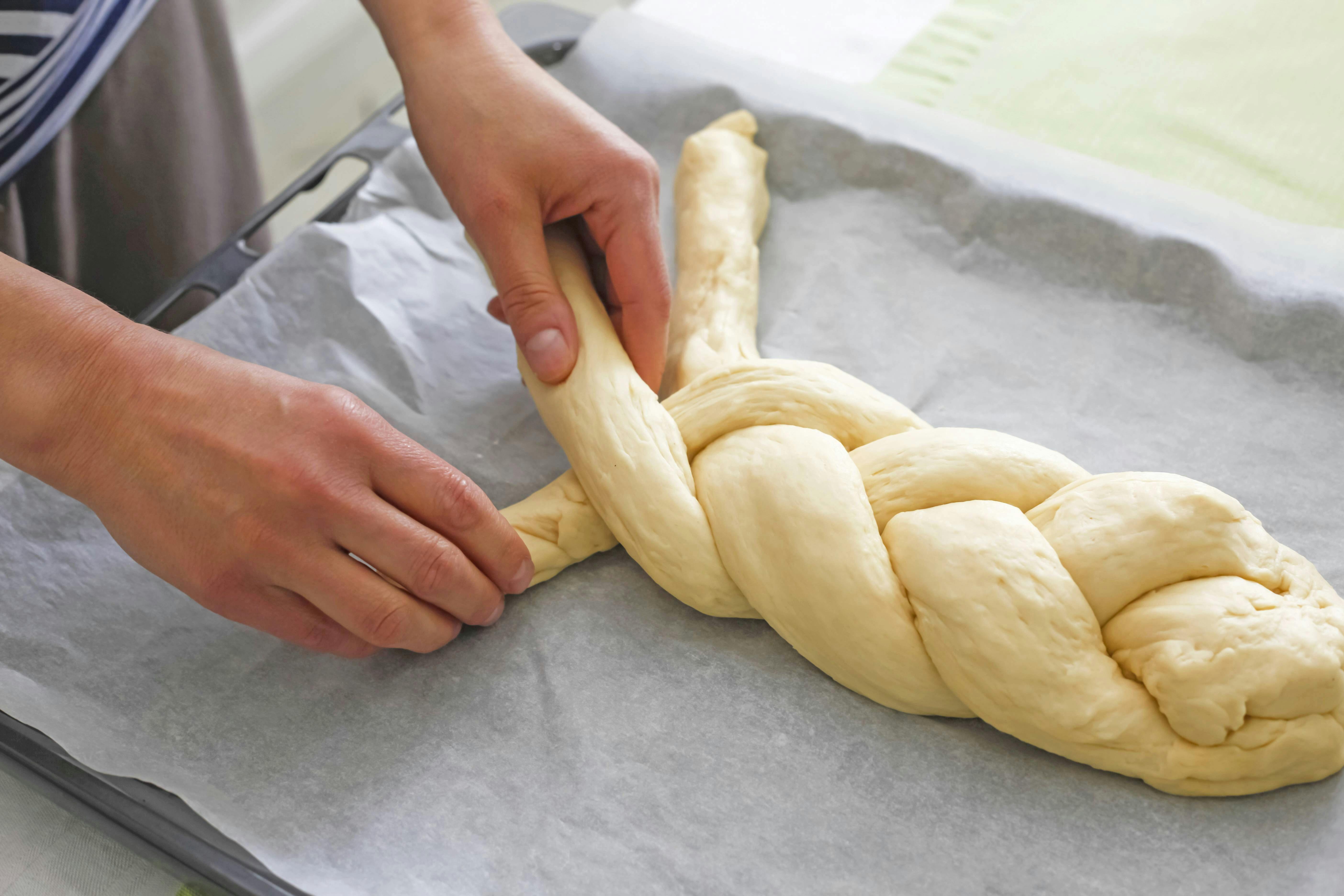 Klassiker zur Kaffeetafel: Omas Hefezopf – so gelingt er garantiert!