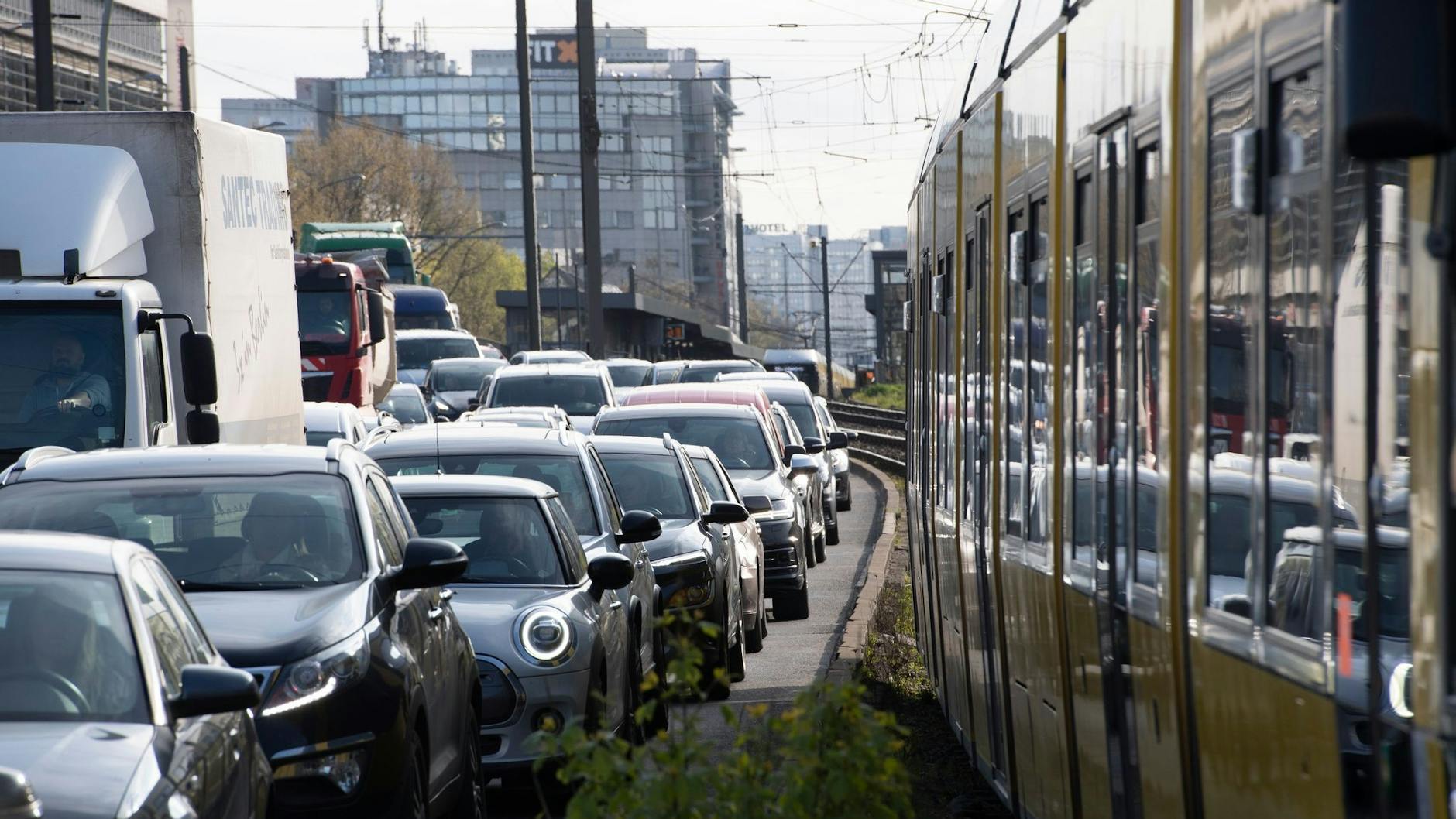 Keine neue Woche ohne neue Baustellen: Wir verraten, wo Autofahrer ab Montag besonders gut aufpassen sollten.