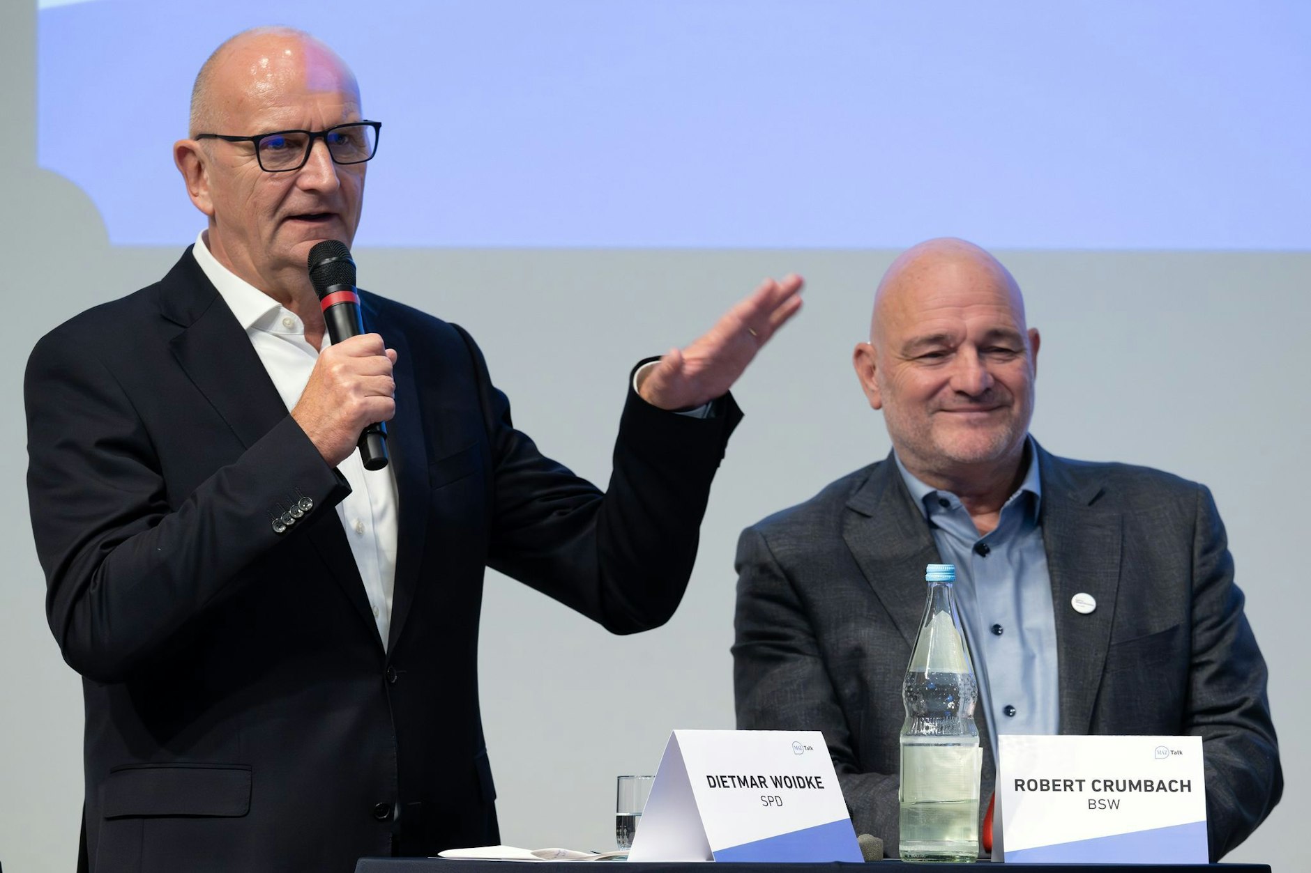 Brandenburgs Ministerpräsident Dietmar Woidke (l.), Spitzenkandidat der SPD, neben Robert Crumbach (r., Bündnis Sahra Wagenknecht/BSW). 