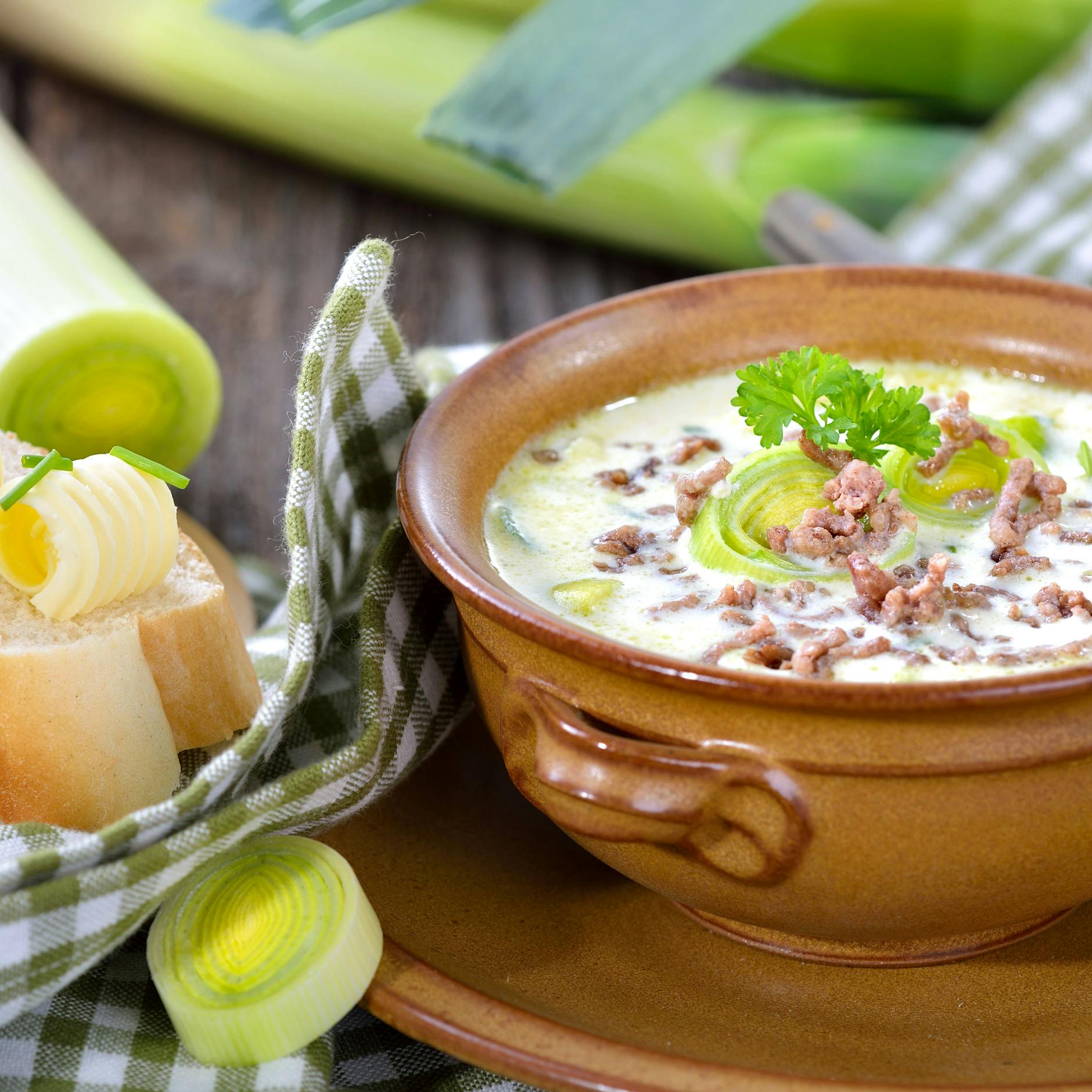 Rezept für deftig-cremige Harzer Käsesuppe – wie aus Omas Küche