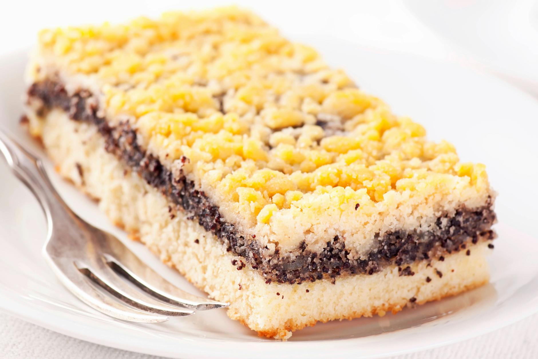 Mohnkuchen mit Streuseln ist die perfekte Nascherei für den Herbst - unser Rezept werden Sie einfach nur lieben!