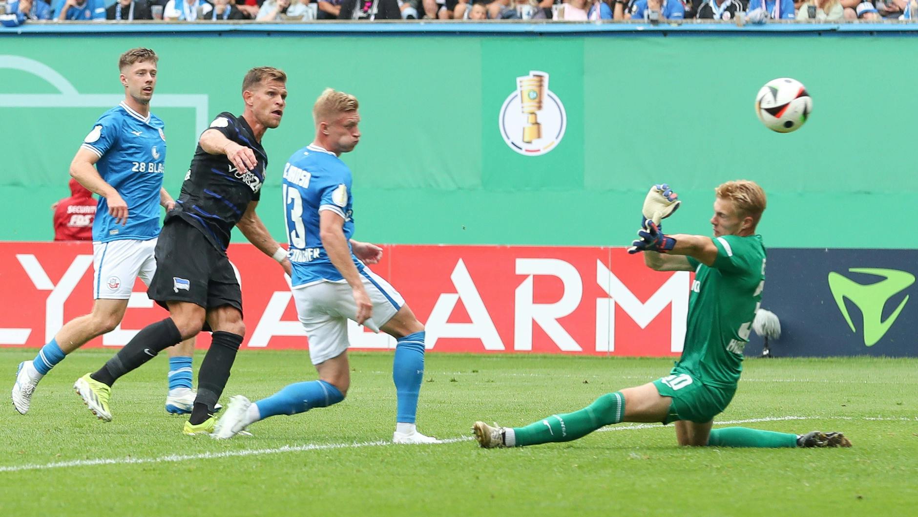 Am 18. August traf Hertha-Stürmer beim 5:1 im Pokal bei Hansa Rostock in elf Minuten doppelt.