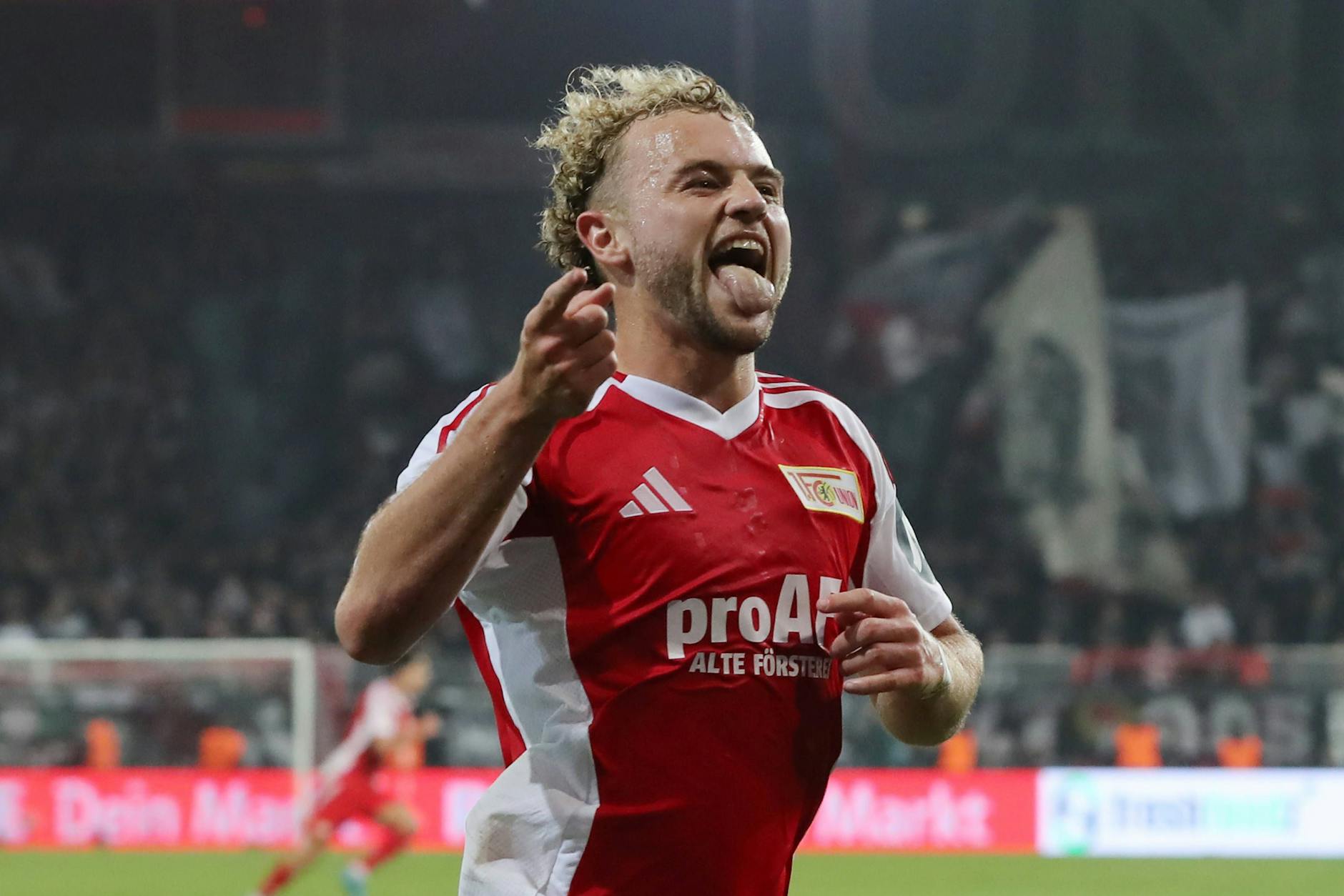 Benedict Hollerbach jubelt über seinen Treffer zum 1:1.