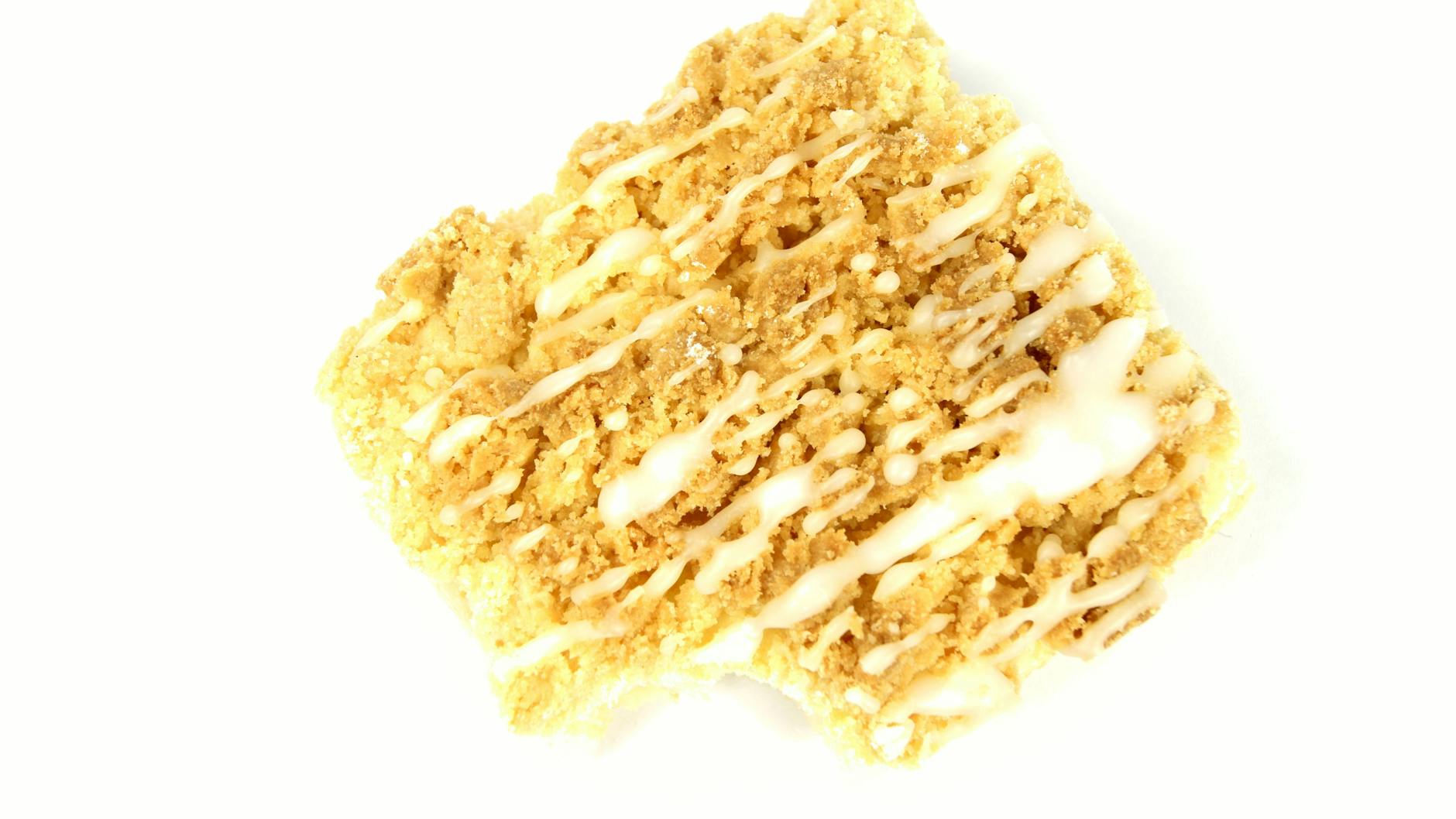 Auch mit süßer Zuckerglasur kann man den Prasselkuchen prima verzieren - und die kann man außer mit Zitronensaft auch mit Milch anrühren.