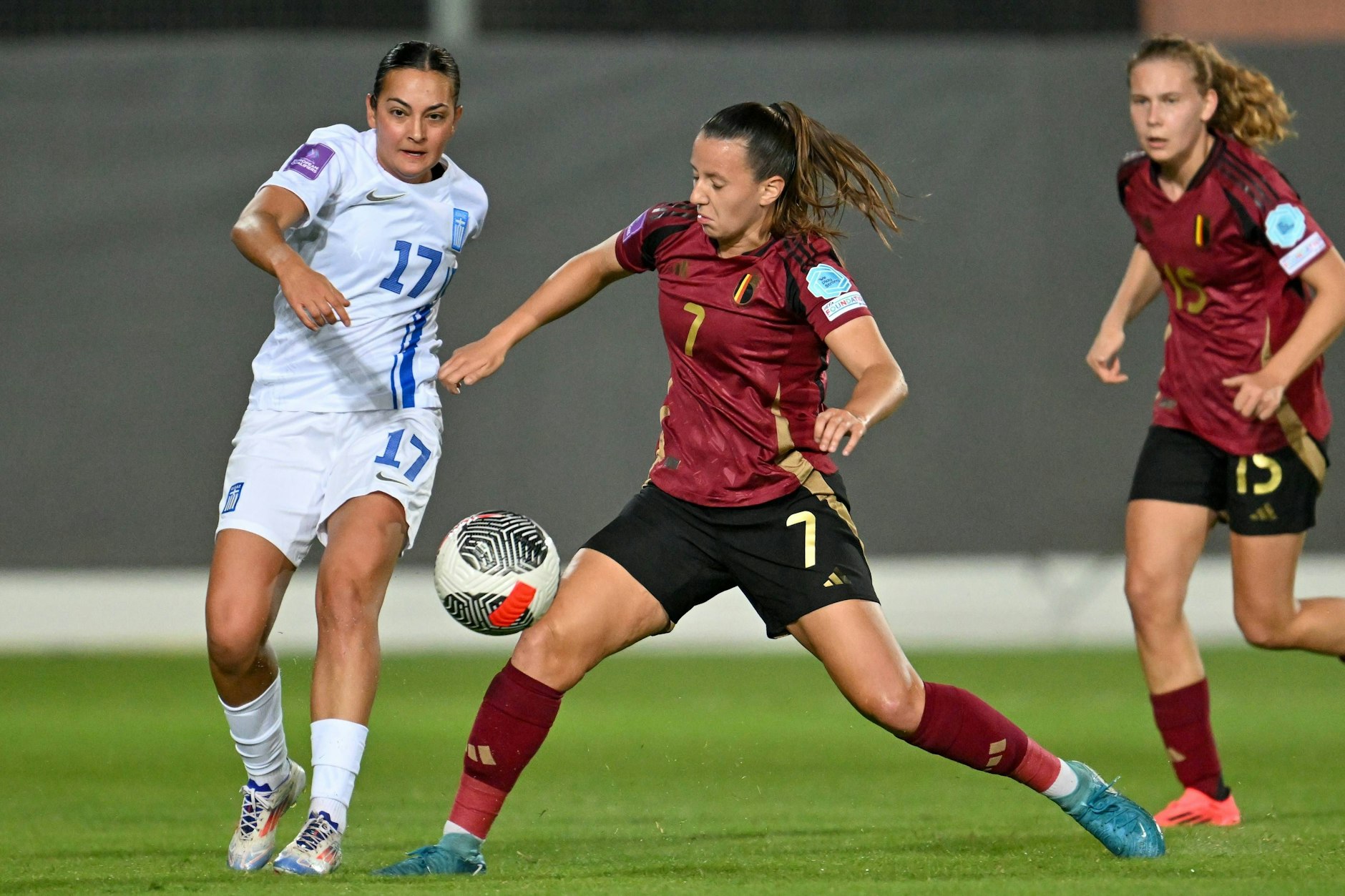 Athanasia Moraitou (l.) ist eine von drei Spielerinnen des 1. FC Union Berlin, die weiterhin von der Teilnahme an der Europameisterschaft im Sommer in der Schweiz träumen können.