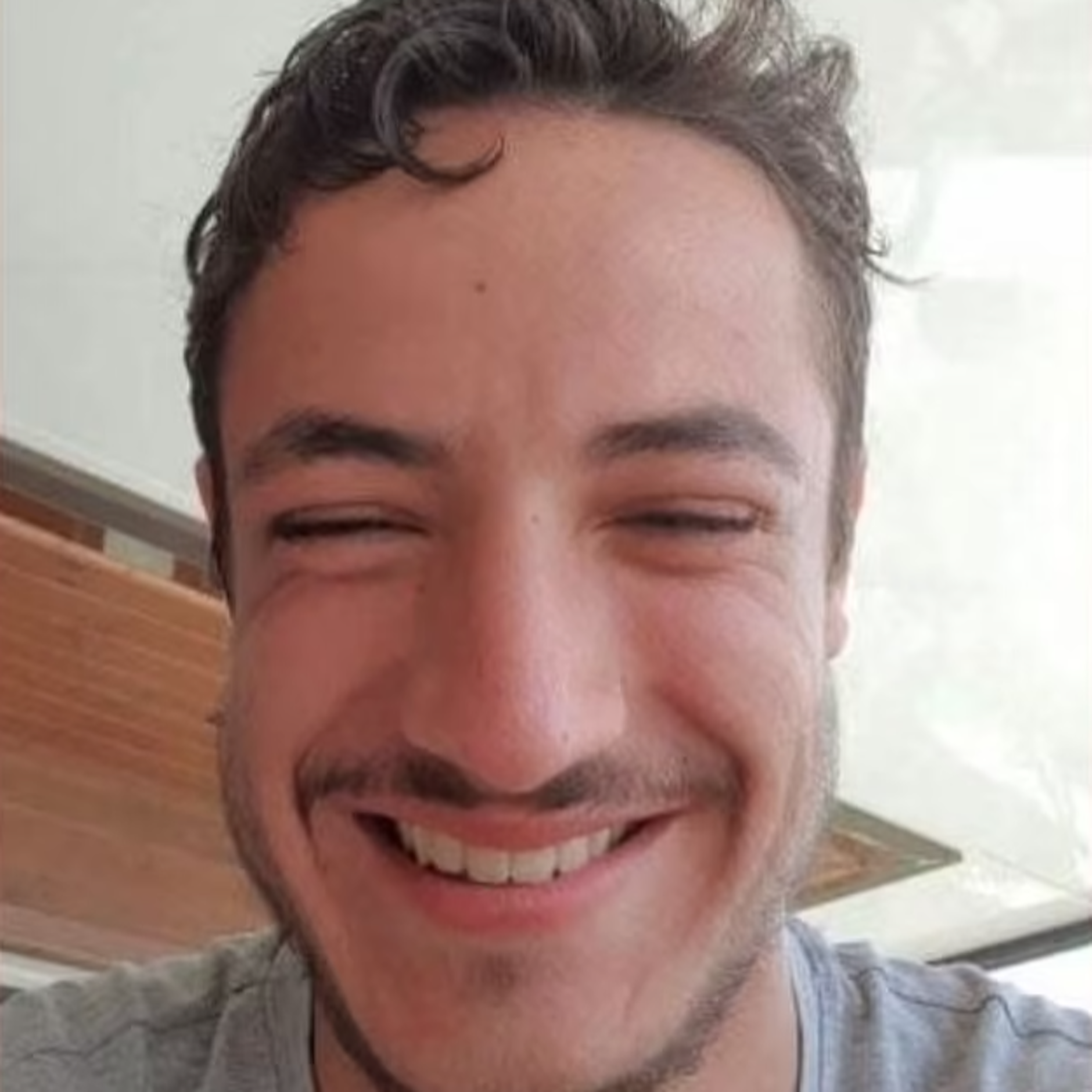 Zuvor sah der junge Mann ganz normal aus.