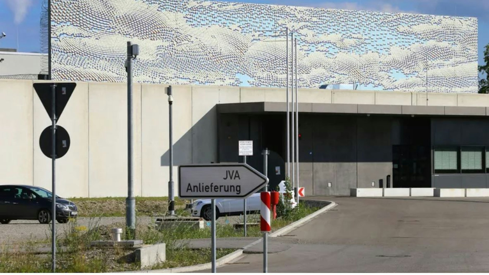 In der JVA Augsburg-Gablingen soll es zu den Übergriffen gekommen sein. 