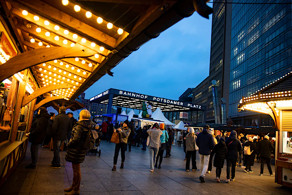 Weihnachtsmarkt in Berlin am Potsdamer Platz: Dieses Jahr geht er als Wintermarkt schon am 1. November los.