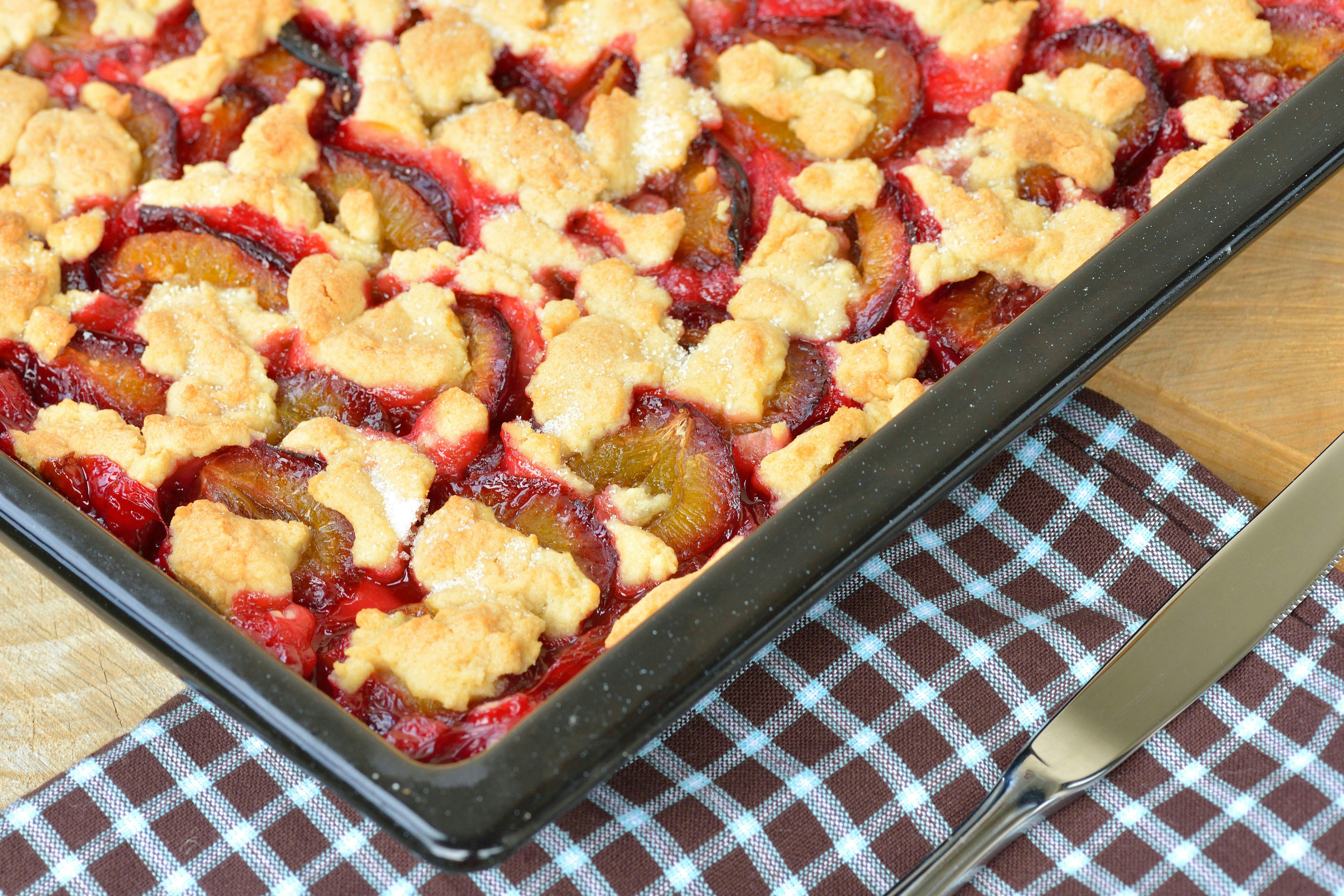 Omas supersaftiger Pflaumenkuchen vom Blech – hier das geniale Rezept
