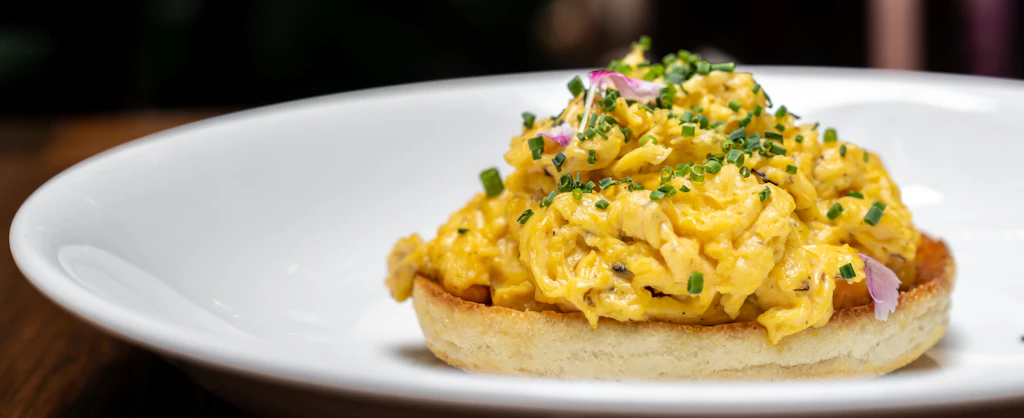 Mit diesen Tricks gelingt das beste Rührei der Welt – hier das Rezept