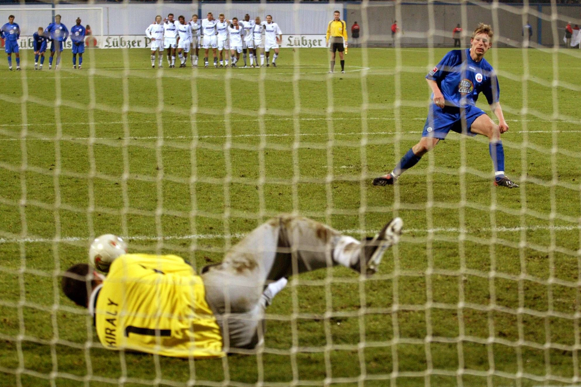 Gabor Kiraly hielt 2003 im Pokalspiel bei Hansa Rostock den entscheidenden Elfmeter und rettete dem damaligen Hertha-Trainer Huub Stevens den Job.