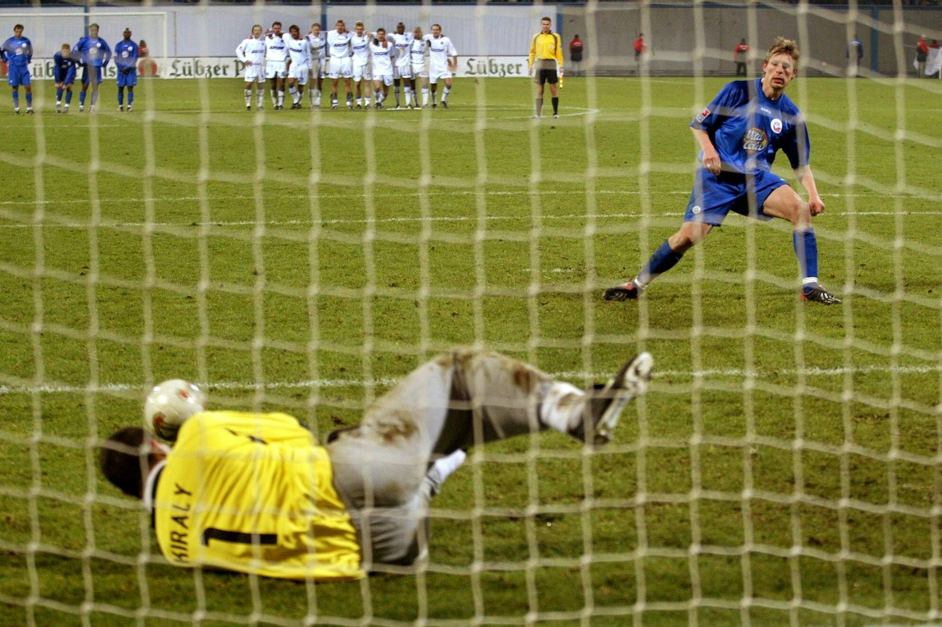 Gabor Kiraly hielt 2003 im Pokalspiel bei Hansa Rostock den entscheidenden Elfmeter und rettete dem damaligen Hertha-Trainer Huub Stevens den Job.