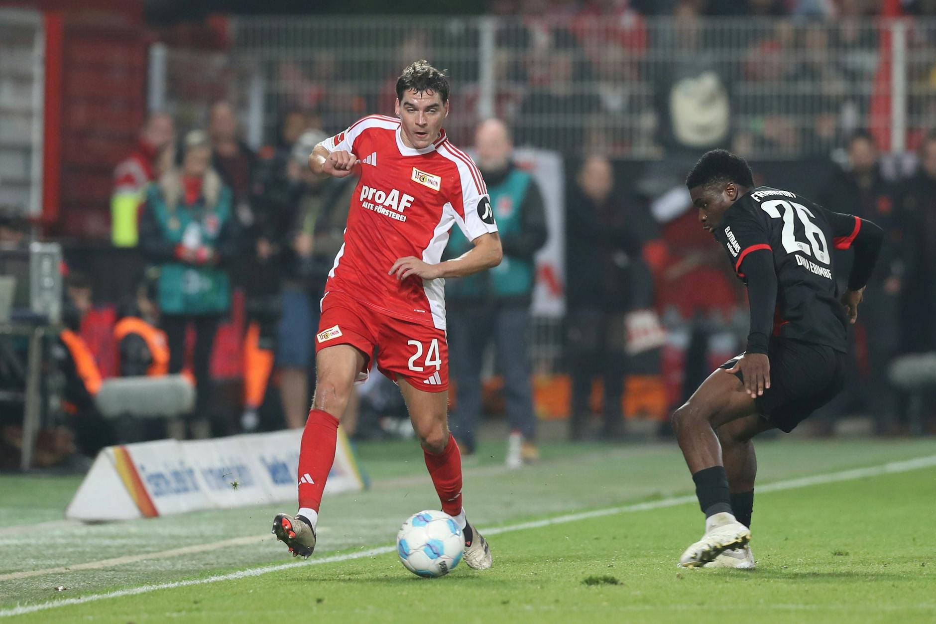 Robert Skov (l.) bereitete am Wochenende das Union-Tor gegen Frankfurt vor. Bekommt er in Bielefeld eine Chance in der Startelf?