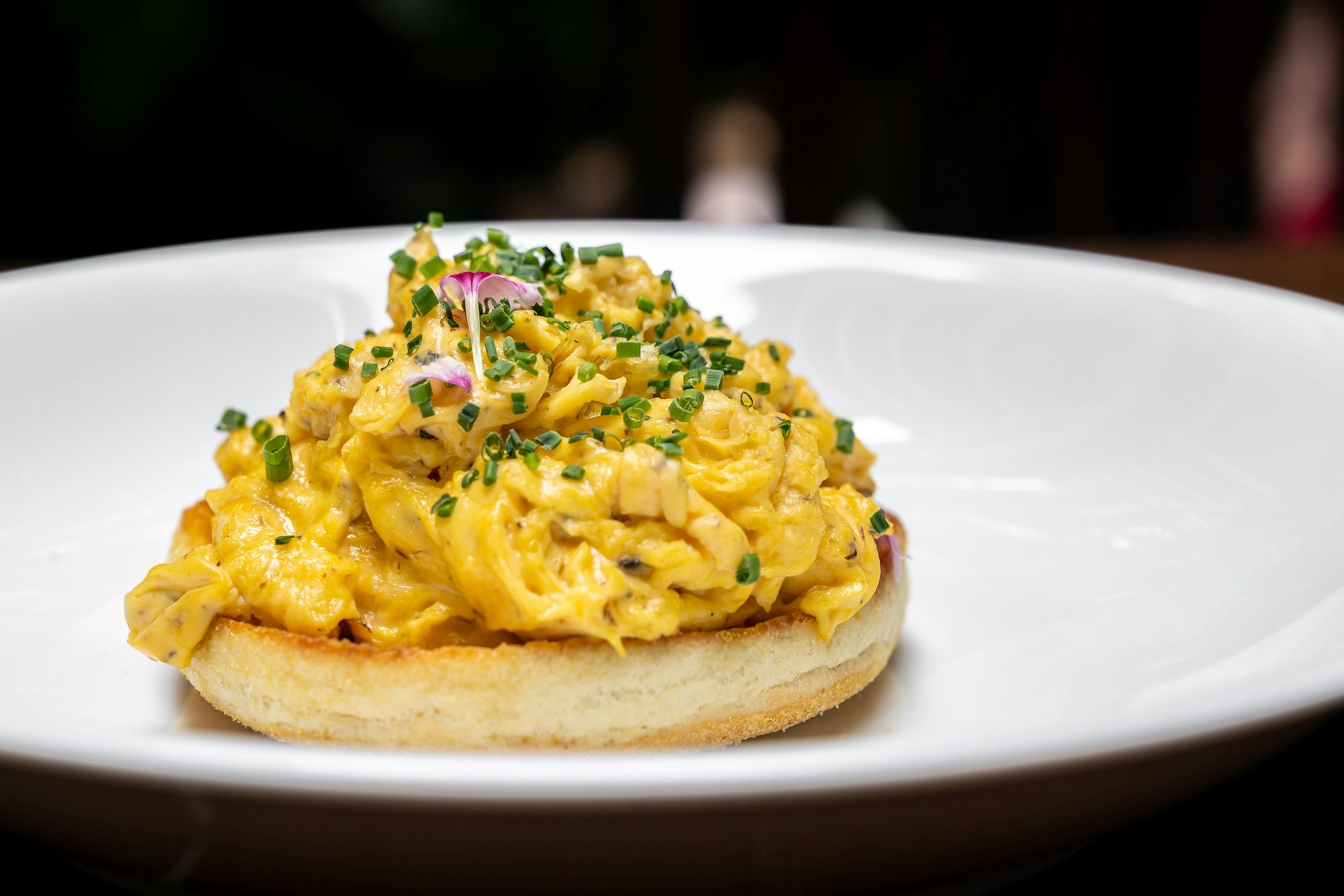 Mit ein paar kleinen Tricks wird das Rührei zum Geschmackserlebnis.