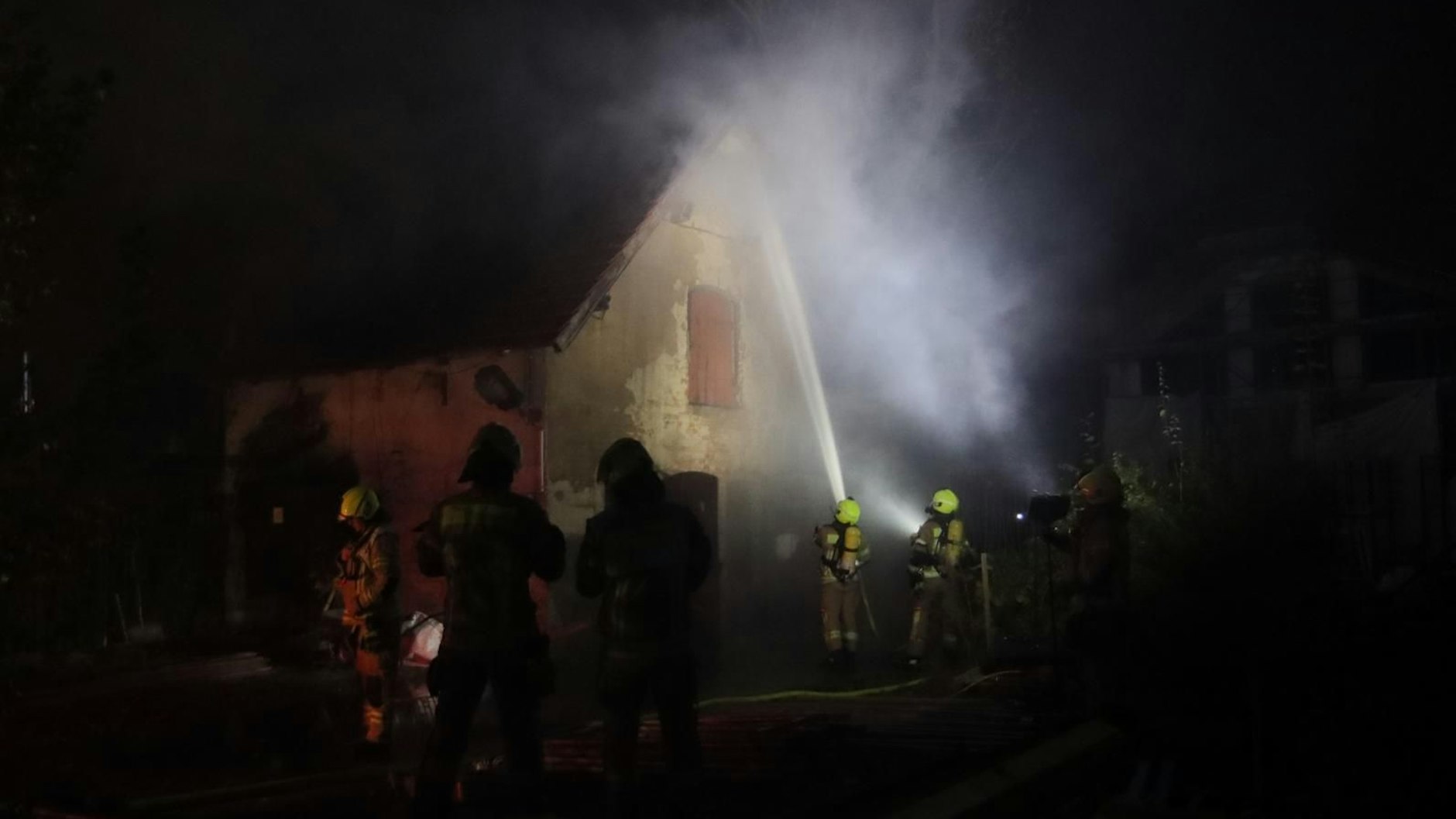Die Feuerwehr beim Einsatz in Schmöckwitz.