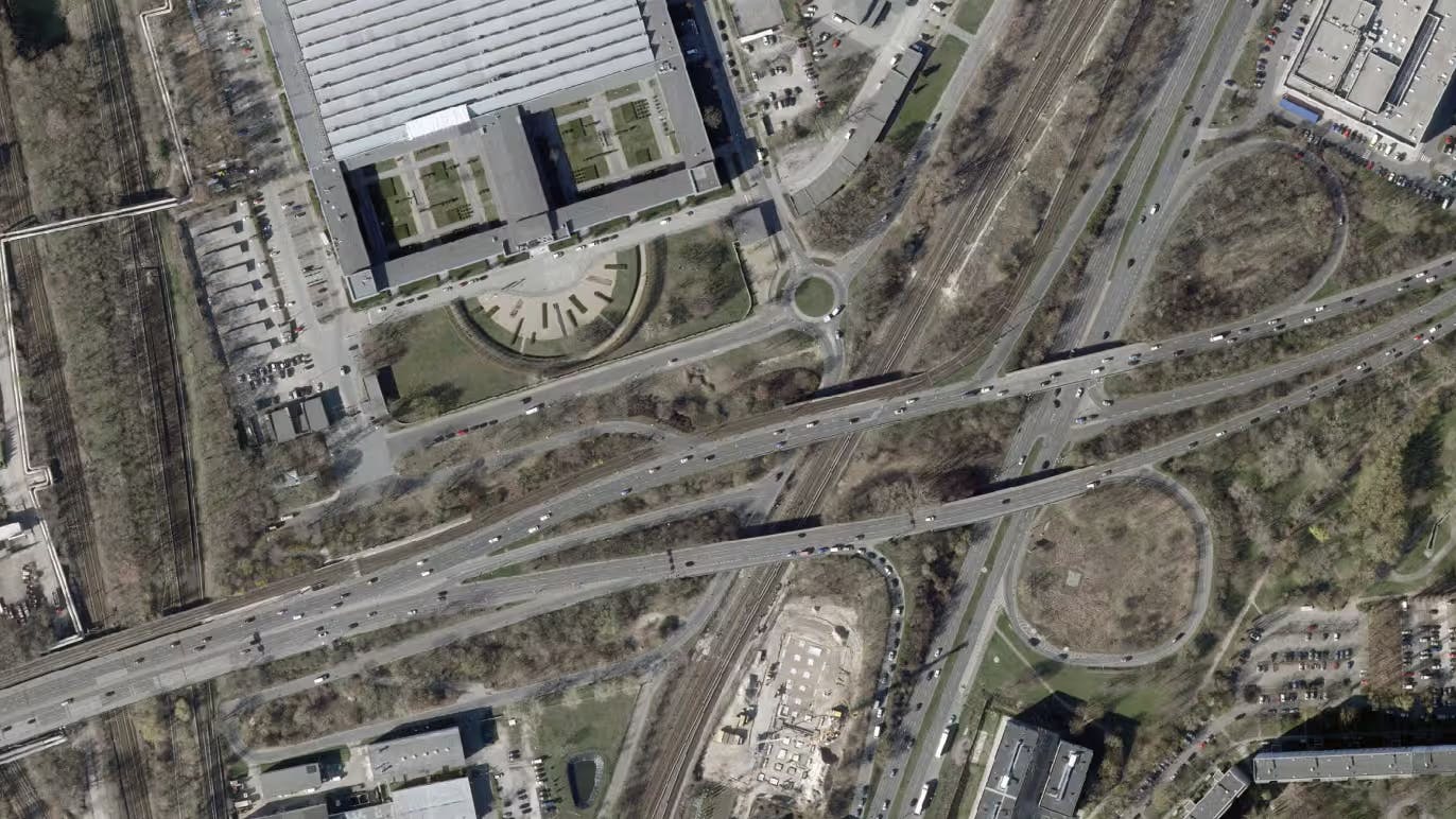 Der Verkehrsknoten Marzahn aus der Vogelperspektive: Das Luftbild entstand 2019 vor den ersten Baumaßnahmen.
