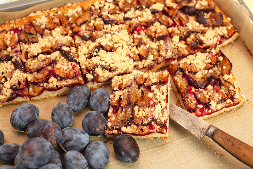 Omas supersaftiger Pflaumenkuchen vom Blech – hier das geniale Rezept