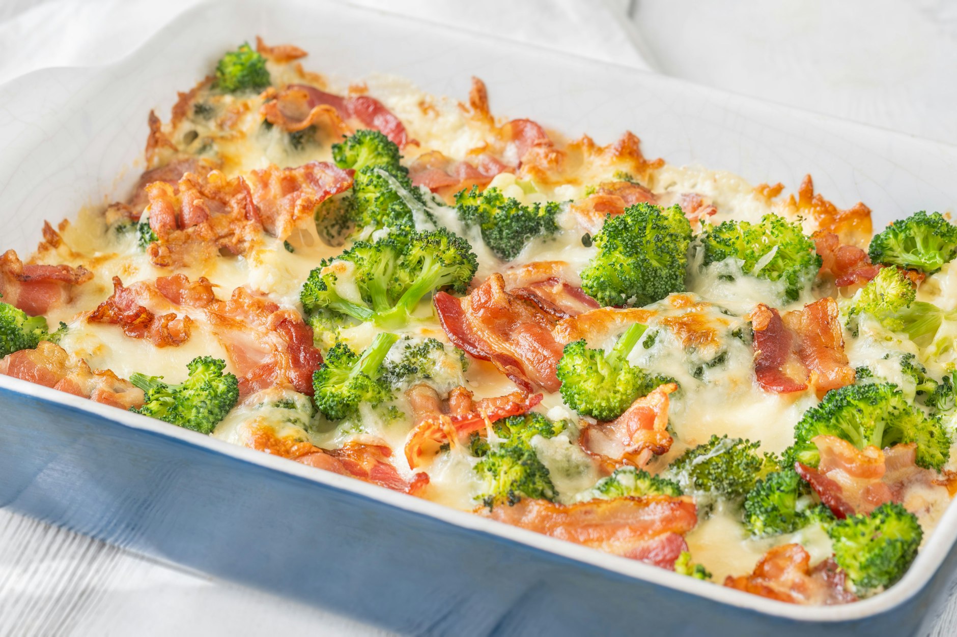 Brokkoli-Auflauf frisch aus dem Ofen – ein köstliches Gericht!