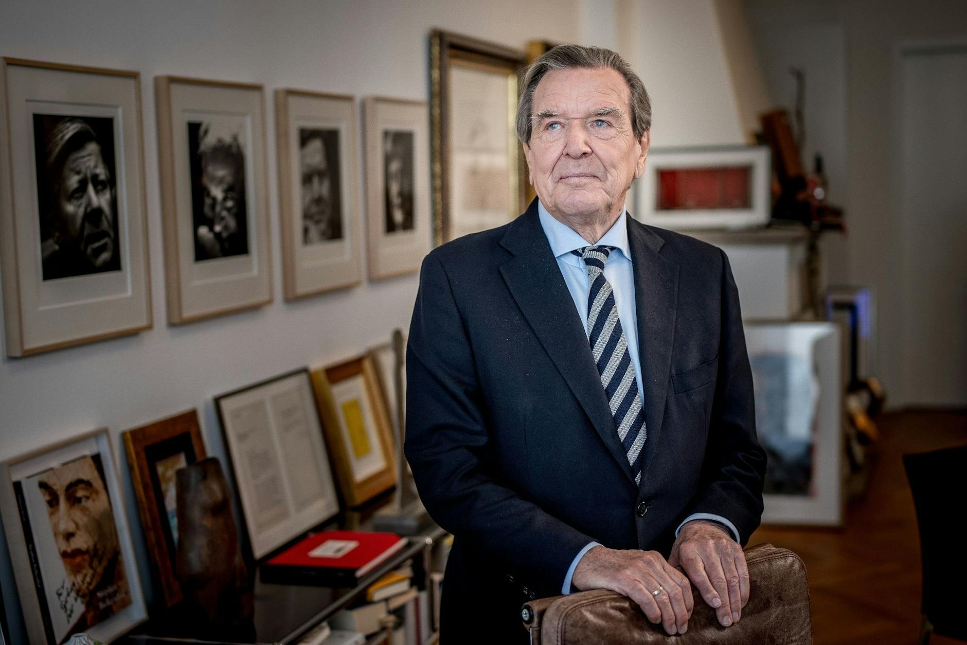Altkanzler Gerhard Schröder soll nach dem Willen des SPD-Generalsekretärs wieder Teil der Partei sein.