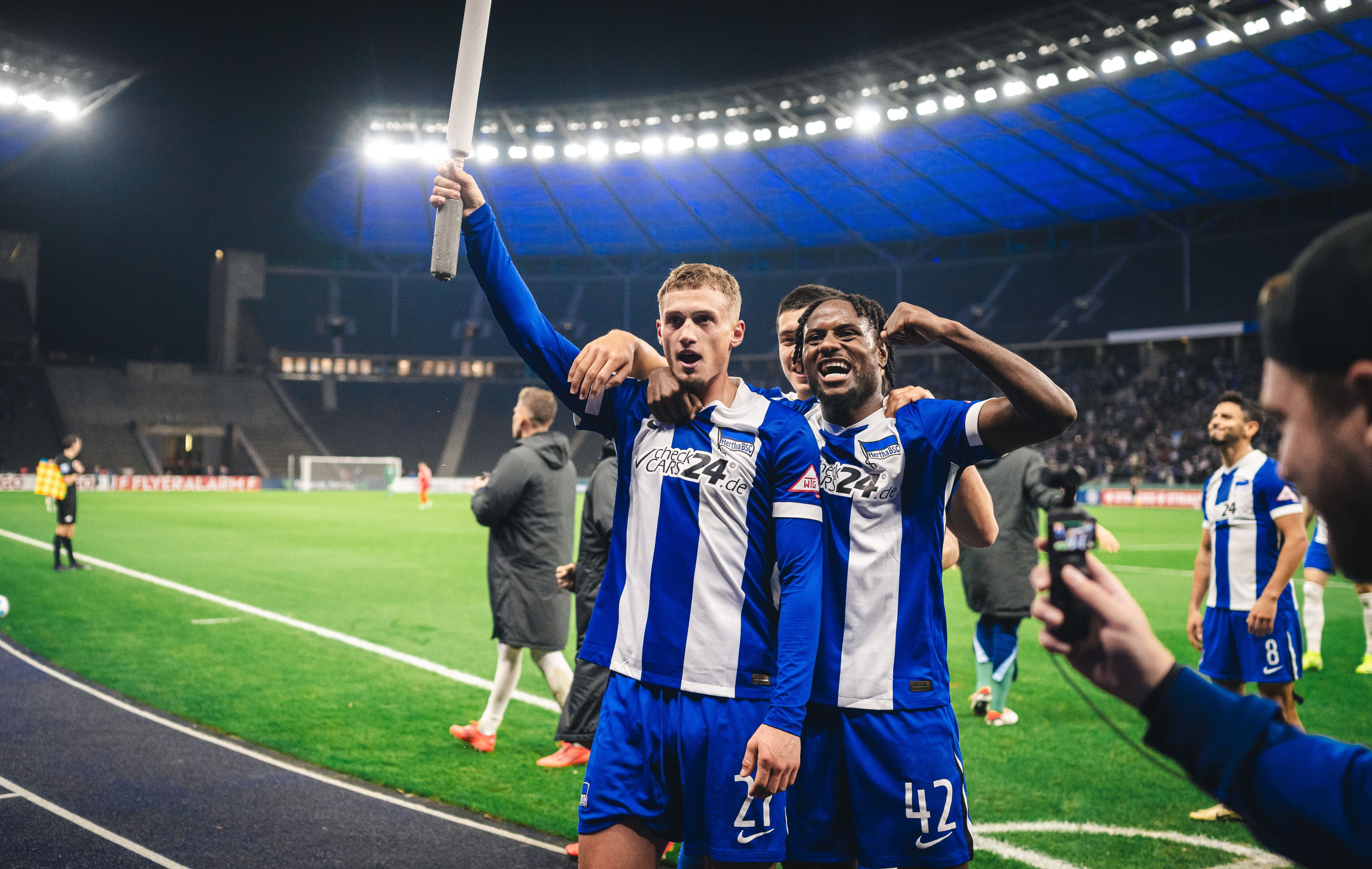2:1! Irres Drama! Linienrichter rettet Hertha BSC den Pokalsieg in letzter Sekunde