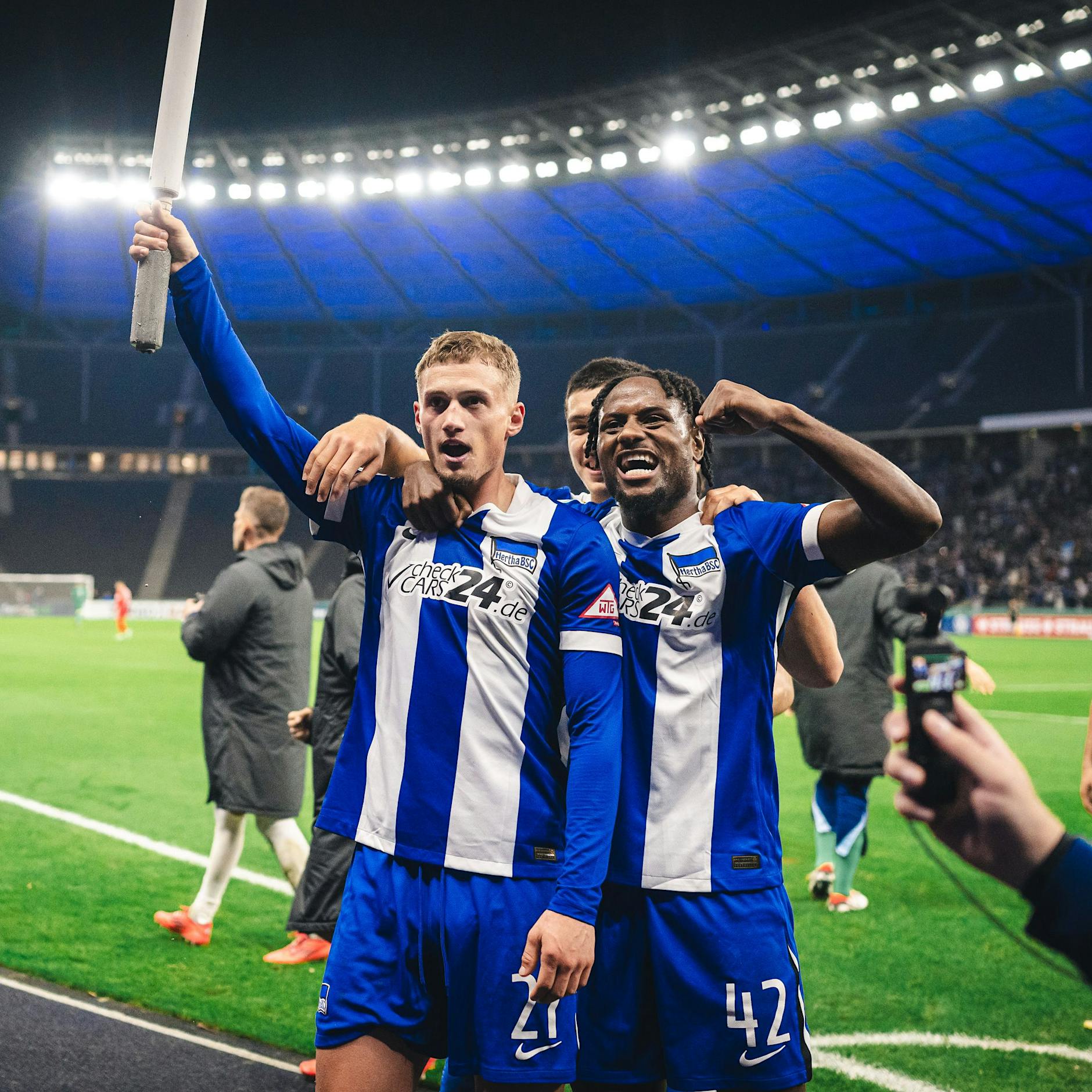 2:1! Irres Drama! Linienrichter rettet Hertha BSC den Pokalsieg in letzter Sekunde