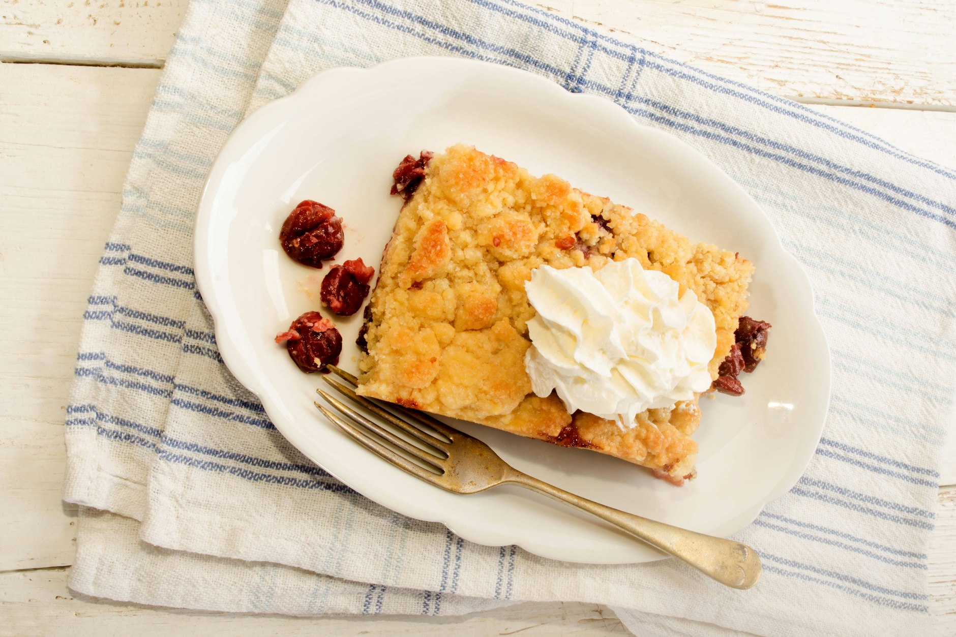 Leckerer Kirschkuchen mit Pudding und Streuseln aus Thüringen: Sie können ihn warm oder kalt genießen!