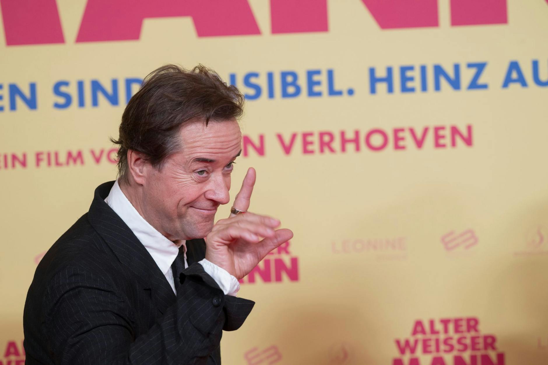 Jan Josef Liefers auf dem roten Teppich bei der Weltpremiere des Films „Alter weißer Mann“. 