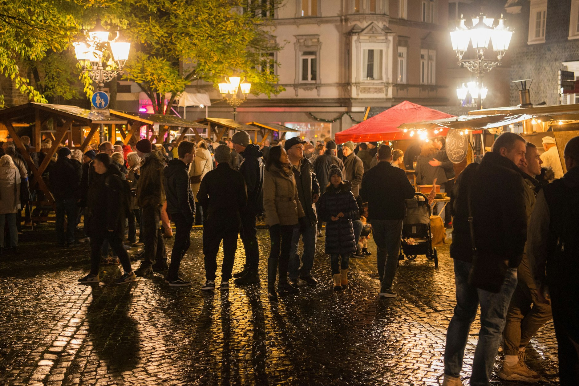 Beschaulicher Martinsmarkt in Velbert Langenberg. Traditionell Anfang November startet die Jahrmarktsaison. 
