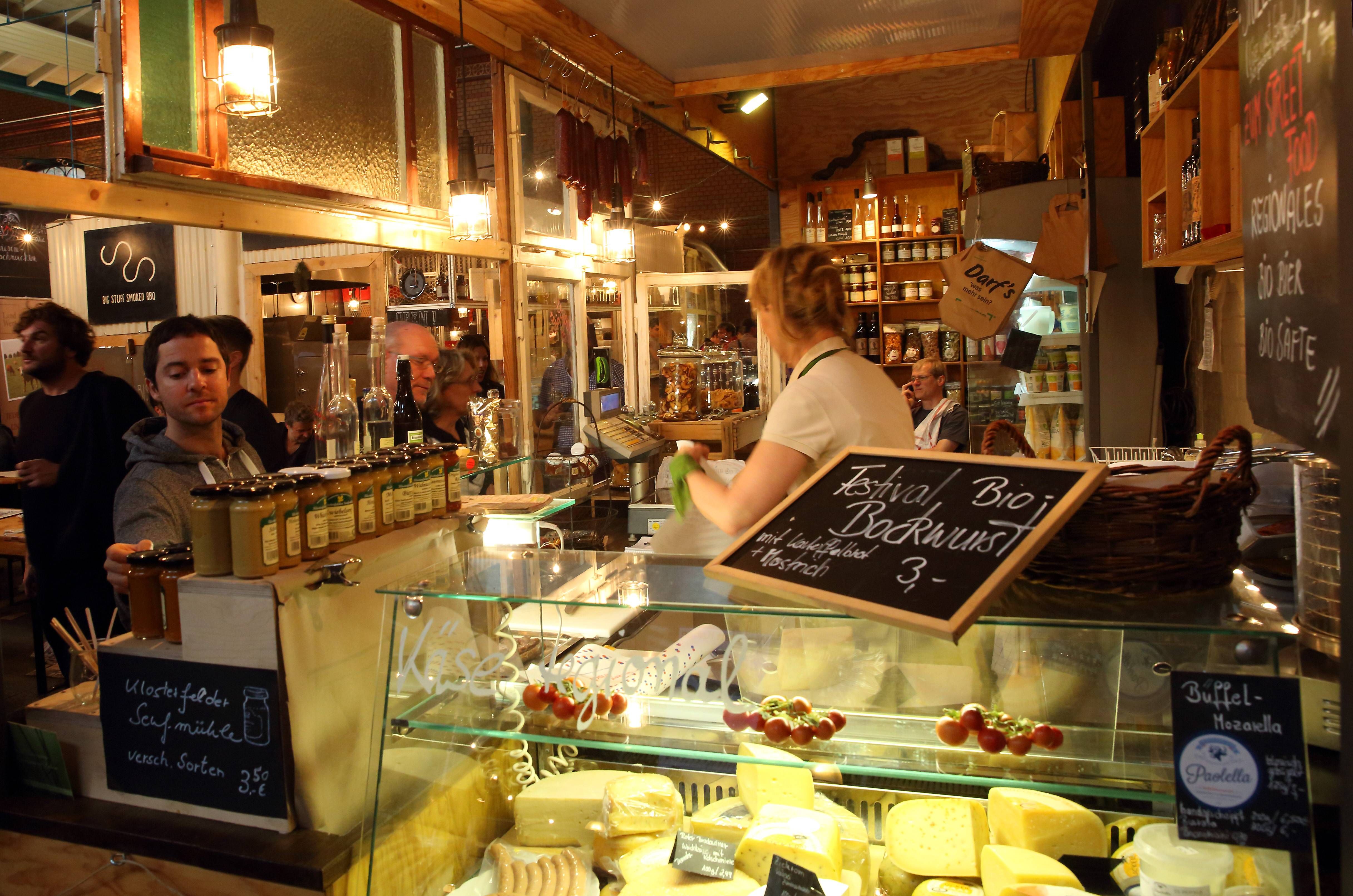 Cheese Berlin 2024 in Kreuzberg: Käsemacher treffen sich in der Markthalle Neun