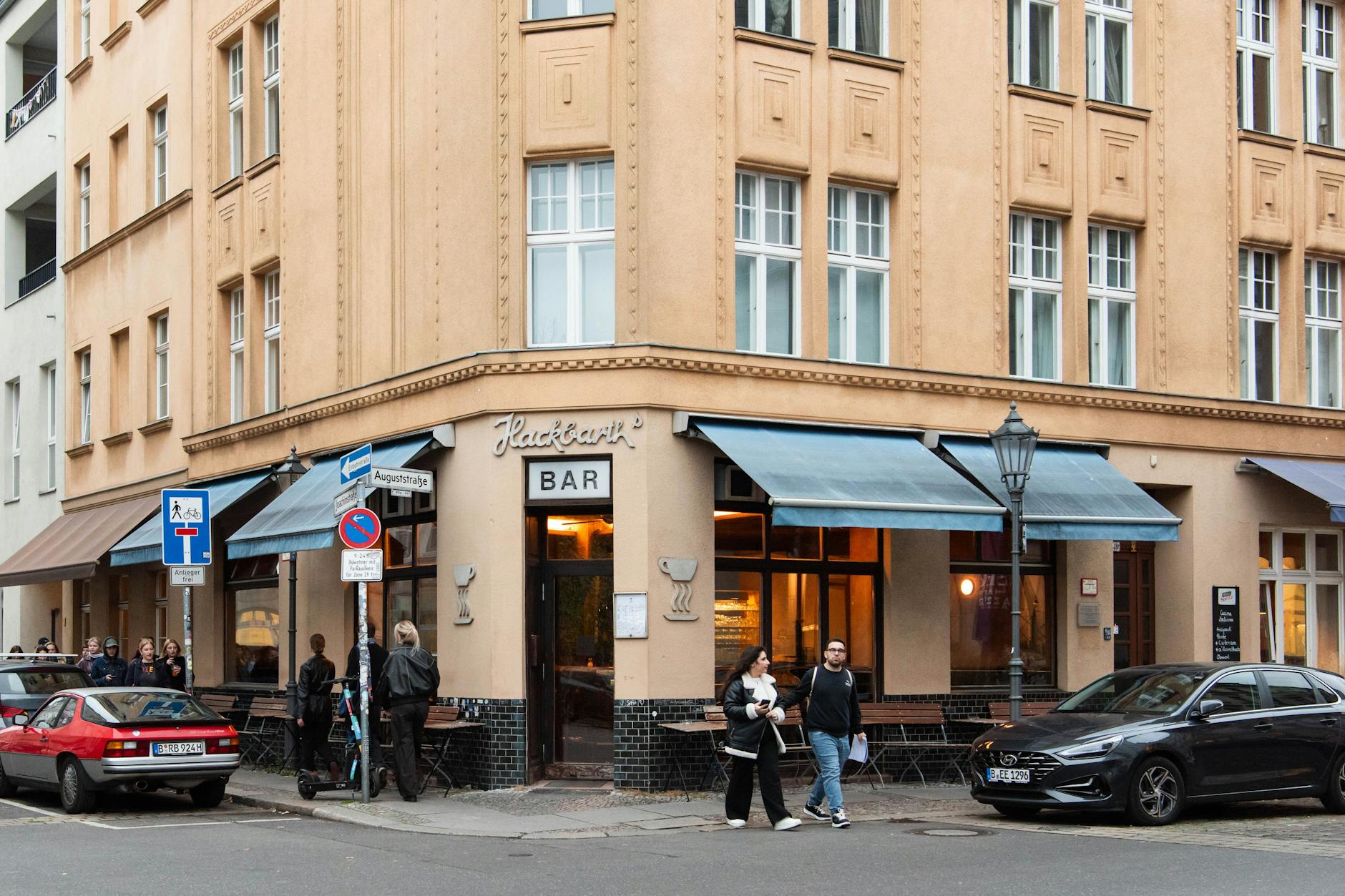 Das Hackbarth’s ist eine echte Institution: Früher gingen hier die Pet Shop Boys und der Sänger von R.E.M. ein und aus.