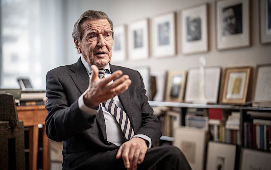 Gerhard Schröder ist – geht es nach dem neuen Generalsekretär – zurück auf der SPD-Bühne.
