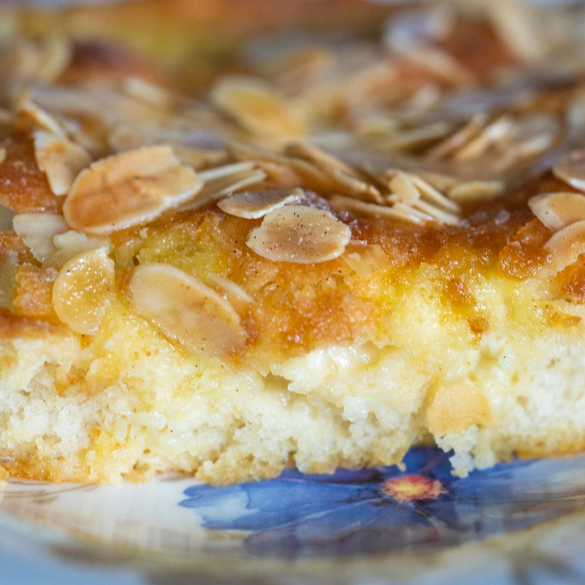 Omas saftiger Butter-Zucker-Kuchen vom Blech: Das Rezept aus Thüringen