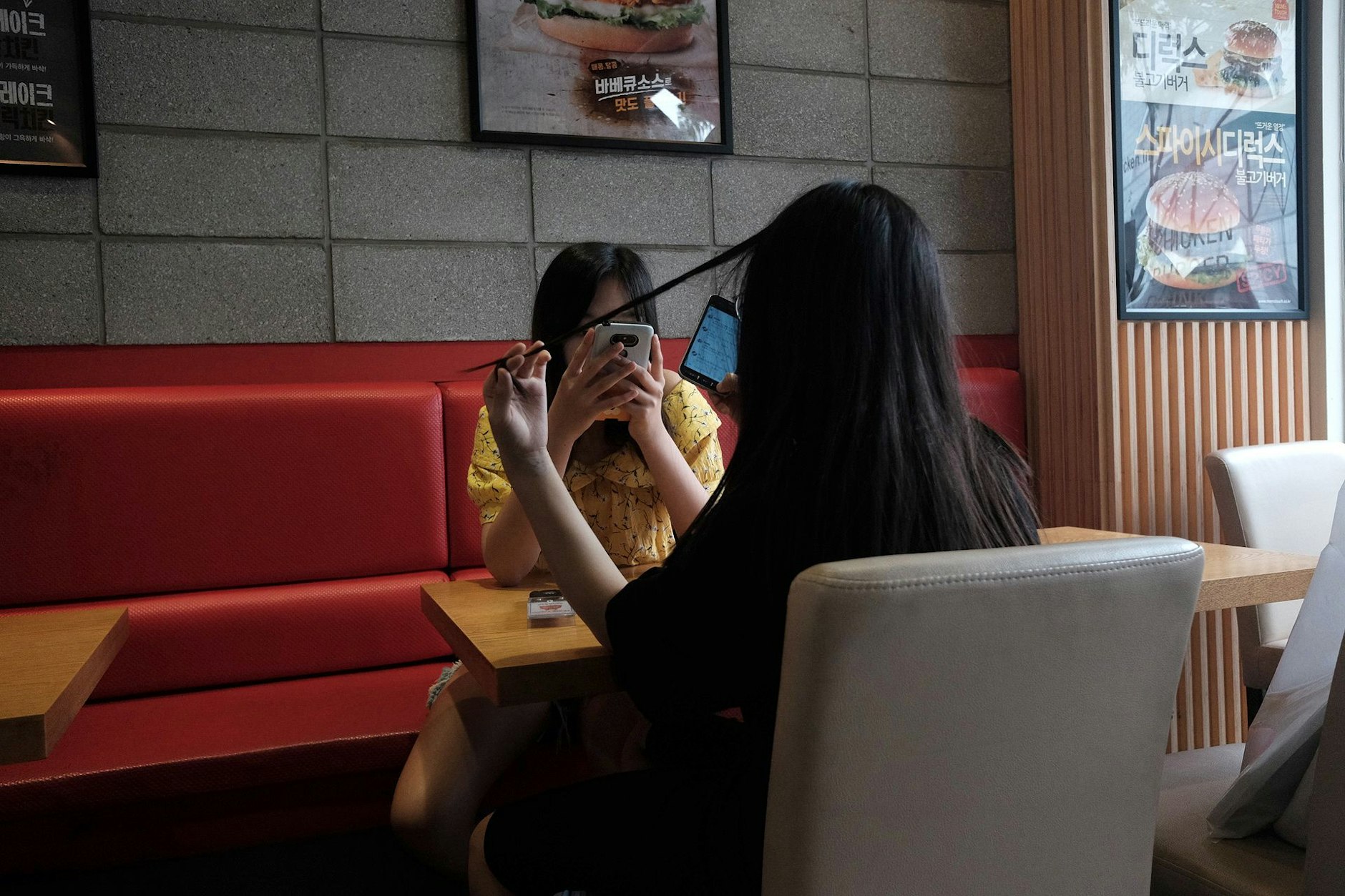 4B-Mitglieder nehmen sich vor, keine Männer zu daten.