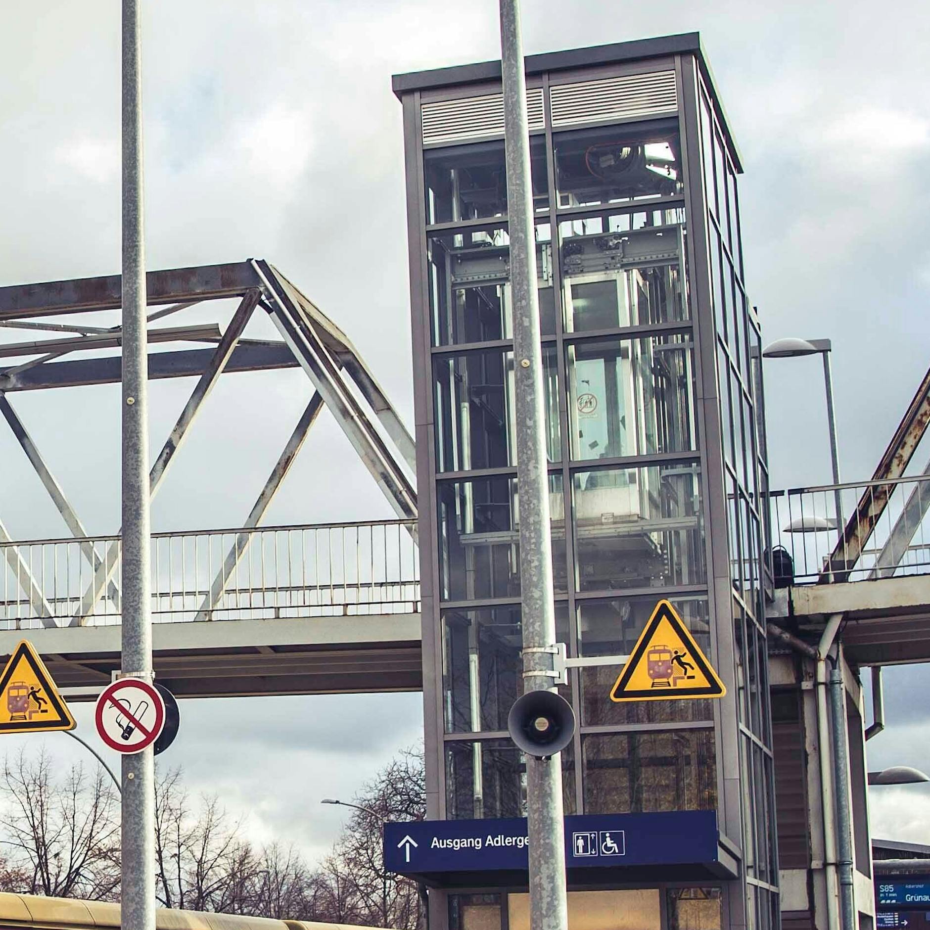 Bahnhof Johannisthal: Bahn braucht sechs Jahre für Fahrstuhl-Bau!