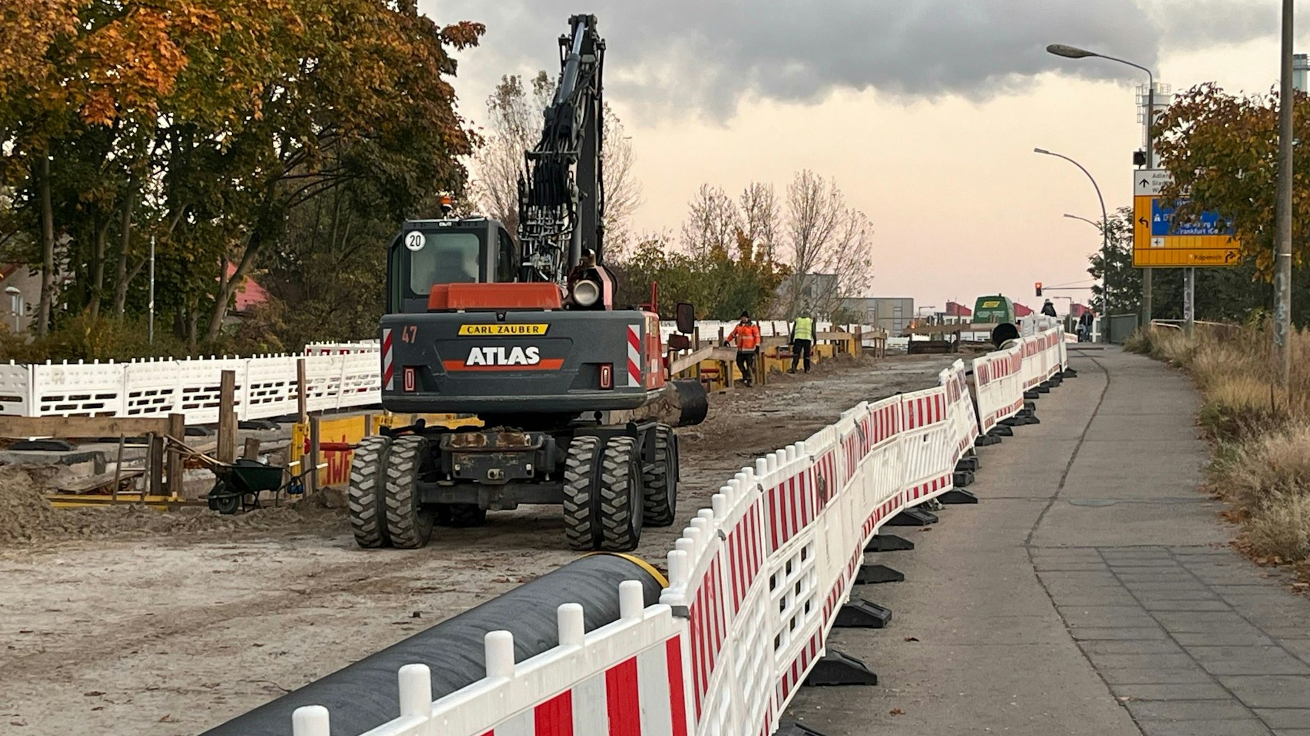 Bis in den Februar können sich die Bauarbeiten an der Wegedornbrücke noch hinziehen. Wenn es fröstelt könnte es sogar noch länger dauern.