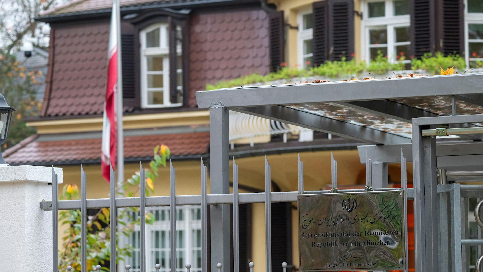 Auch das iranische Generalkonsulat in München wird dicht gemacht. 