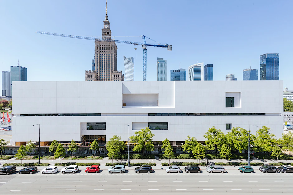 Aufführung von „Museum of Bodys“ bei der Eröffnung des Museums für Moderne Kunst in Warschau